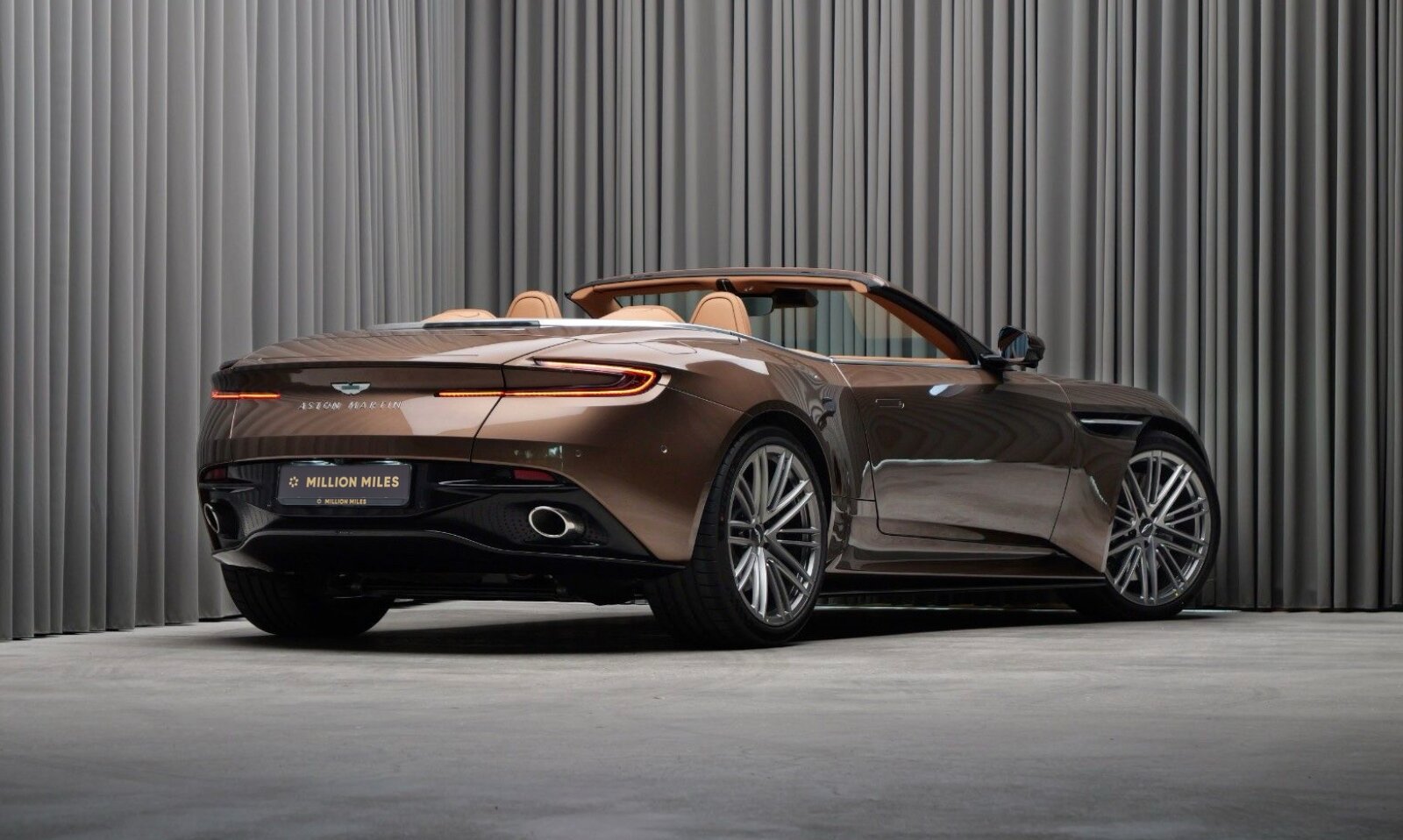 Aston Martin, DB12, I, 2025 купить в салоне Million Miles