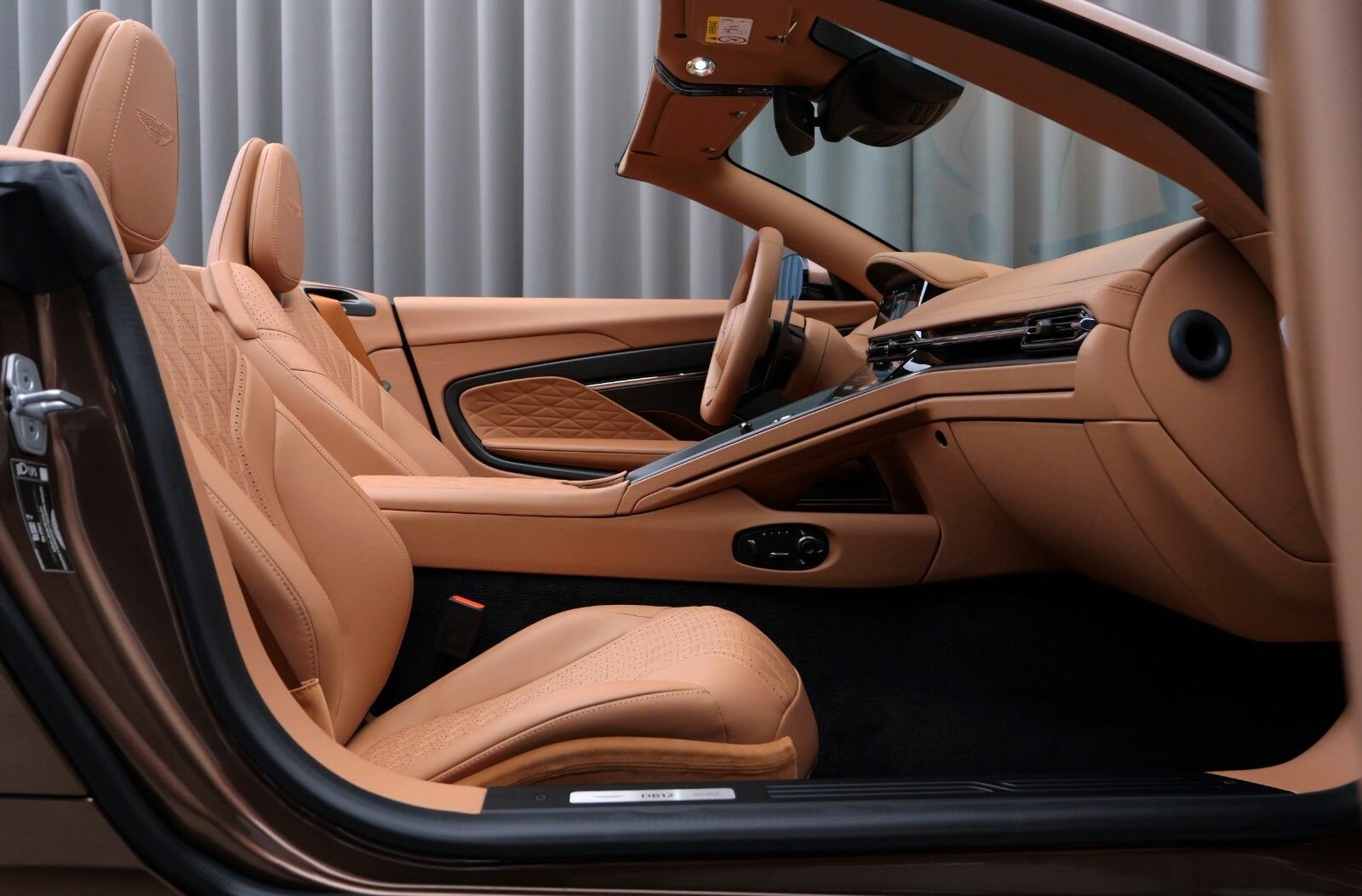 Aston Martin, DB12, I, 2025 купить в салоне Million Miles