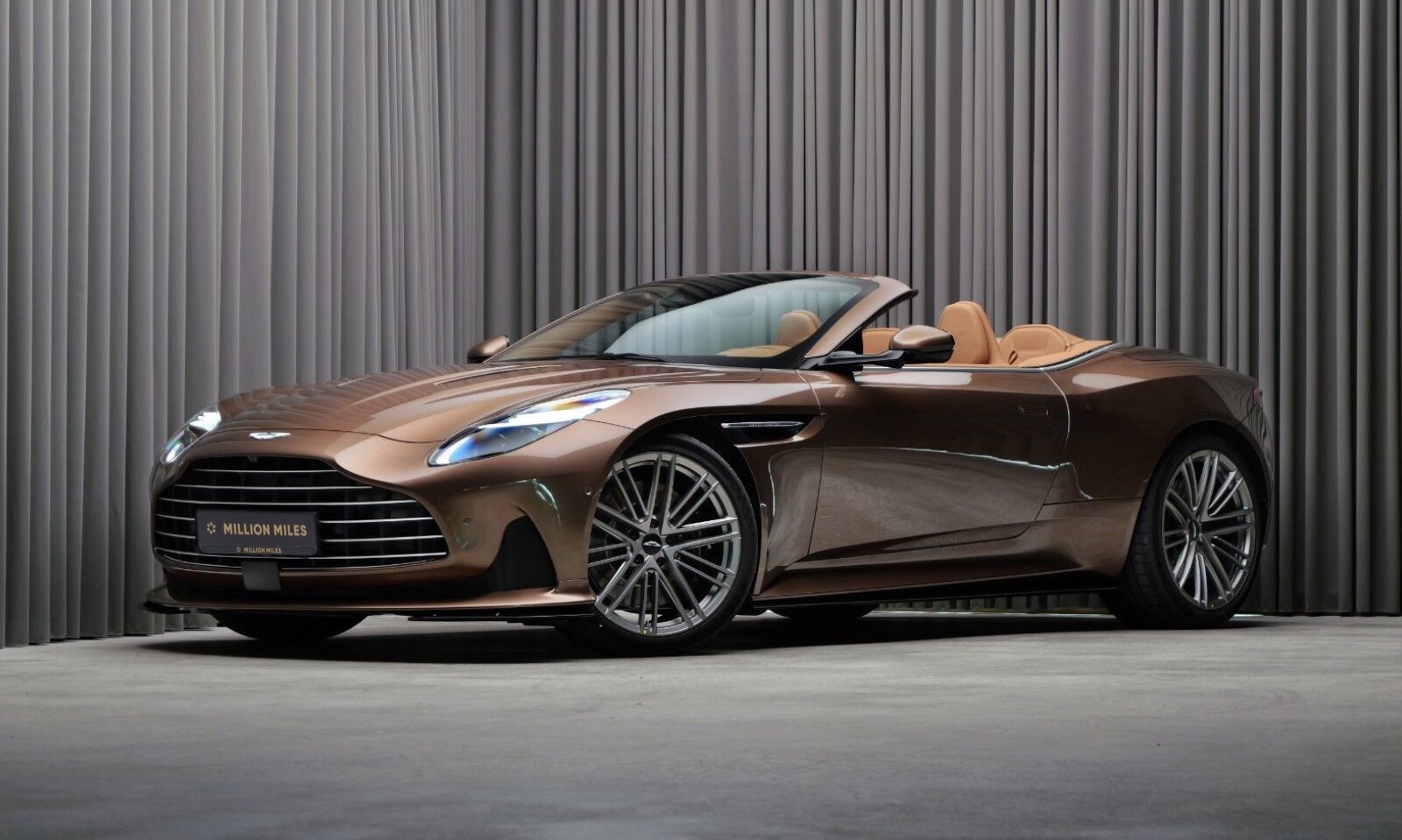 Aston Martin, DB12, I, 2025 купить в салоне Million Miles