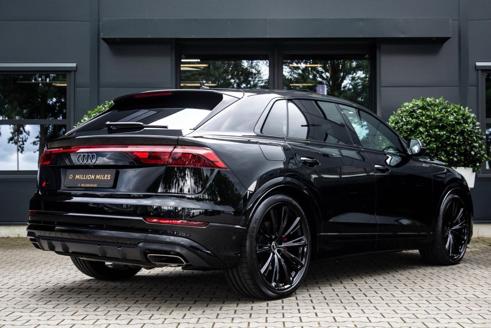 Audi, Q8, I (4M) Рестайлинг, 2025 купить в салоне Million Miles