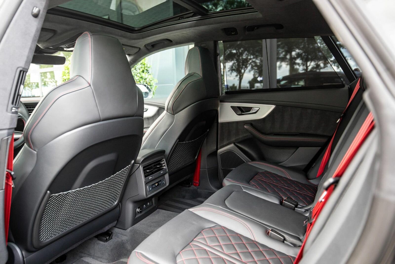 Audi, Q8, I (4M) Рестайлинг, 2025 купить в салоне Million Miles