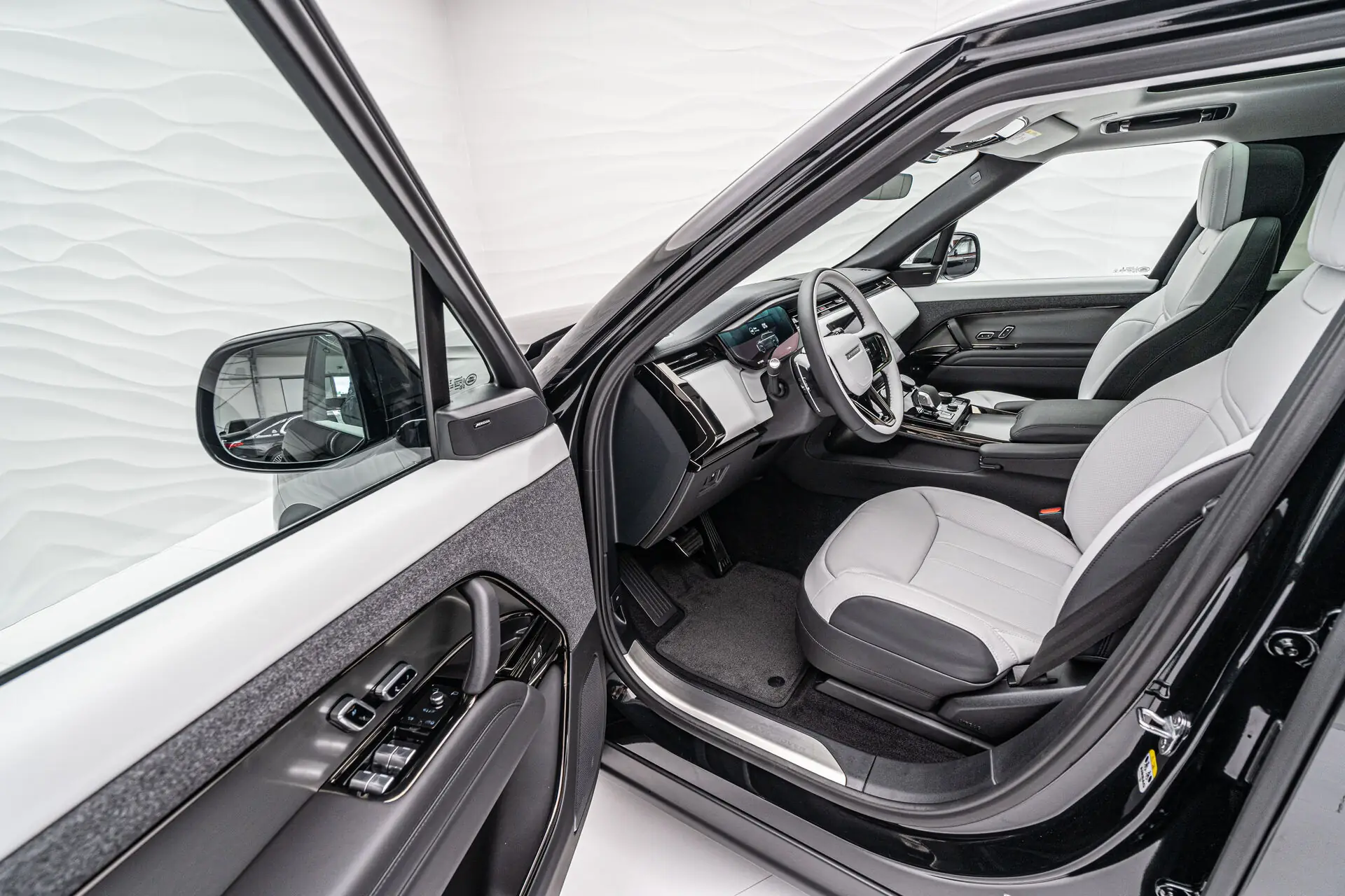 Land Rover Range Rover Sport, III, 2025 купить в салоне Million Miles