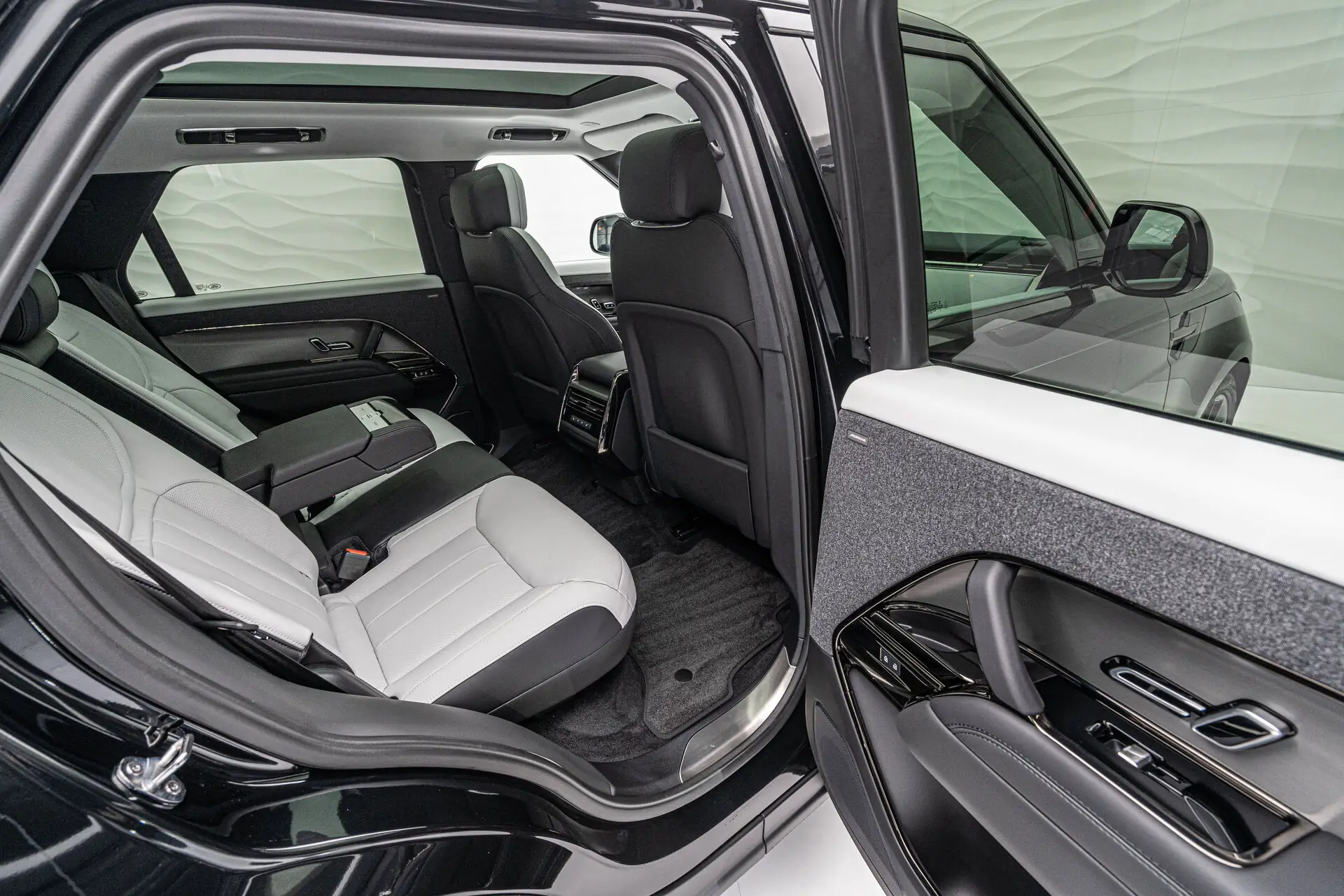 Land Rover Range Rover Sport, III, 2025 купить в салоне Million Miles