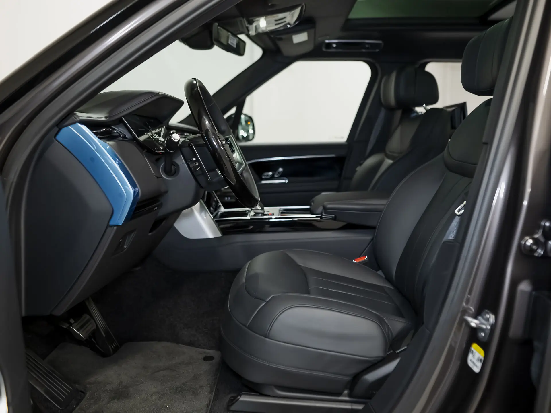 Land Rover Range Rover Long, V, 2025 купить в салоне Million Miles