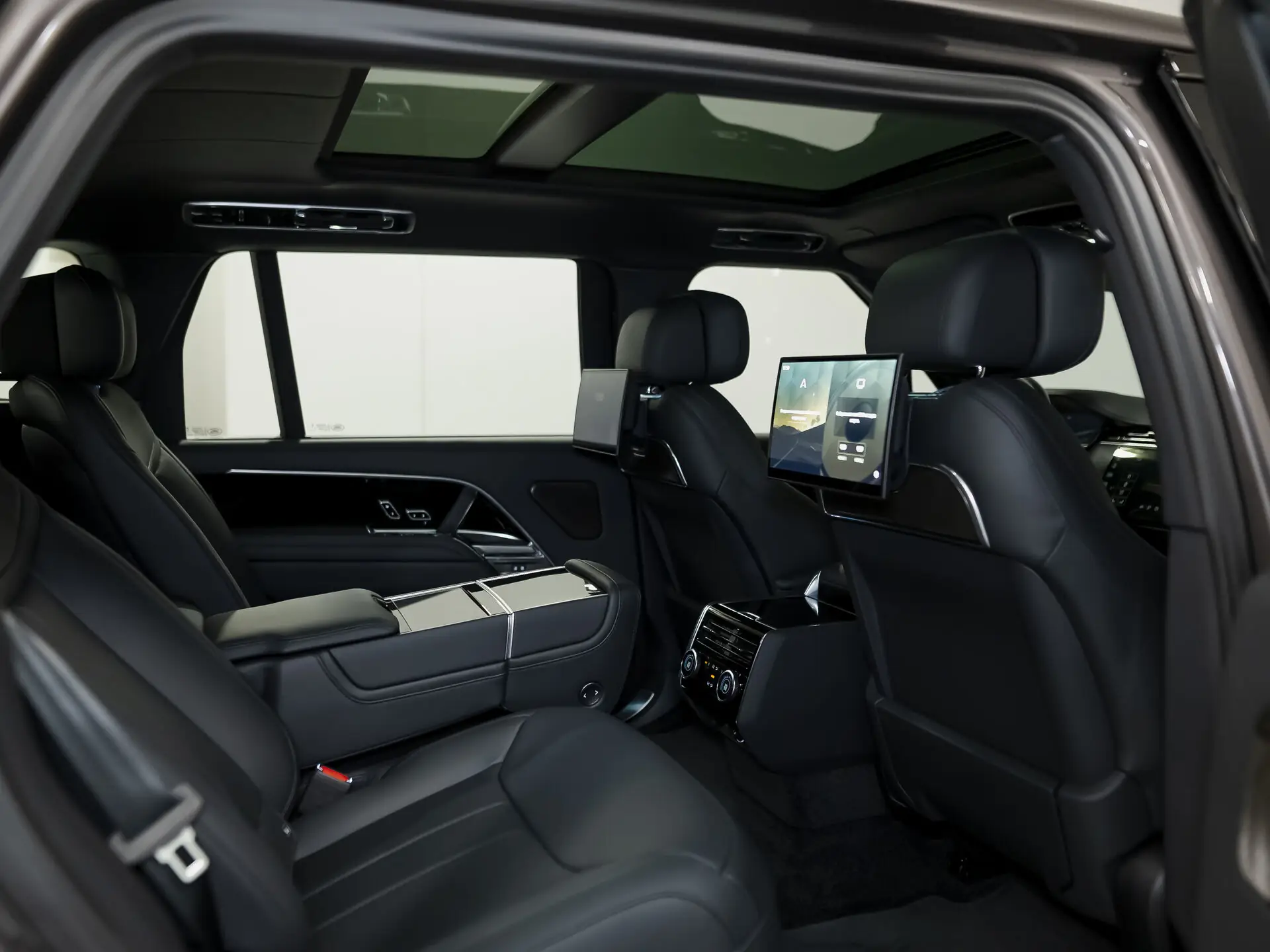 Land Rover Range Rover Long, V, 2025 купить в салоне Million Miles