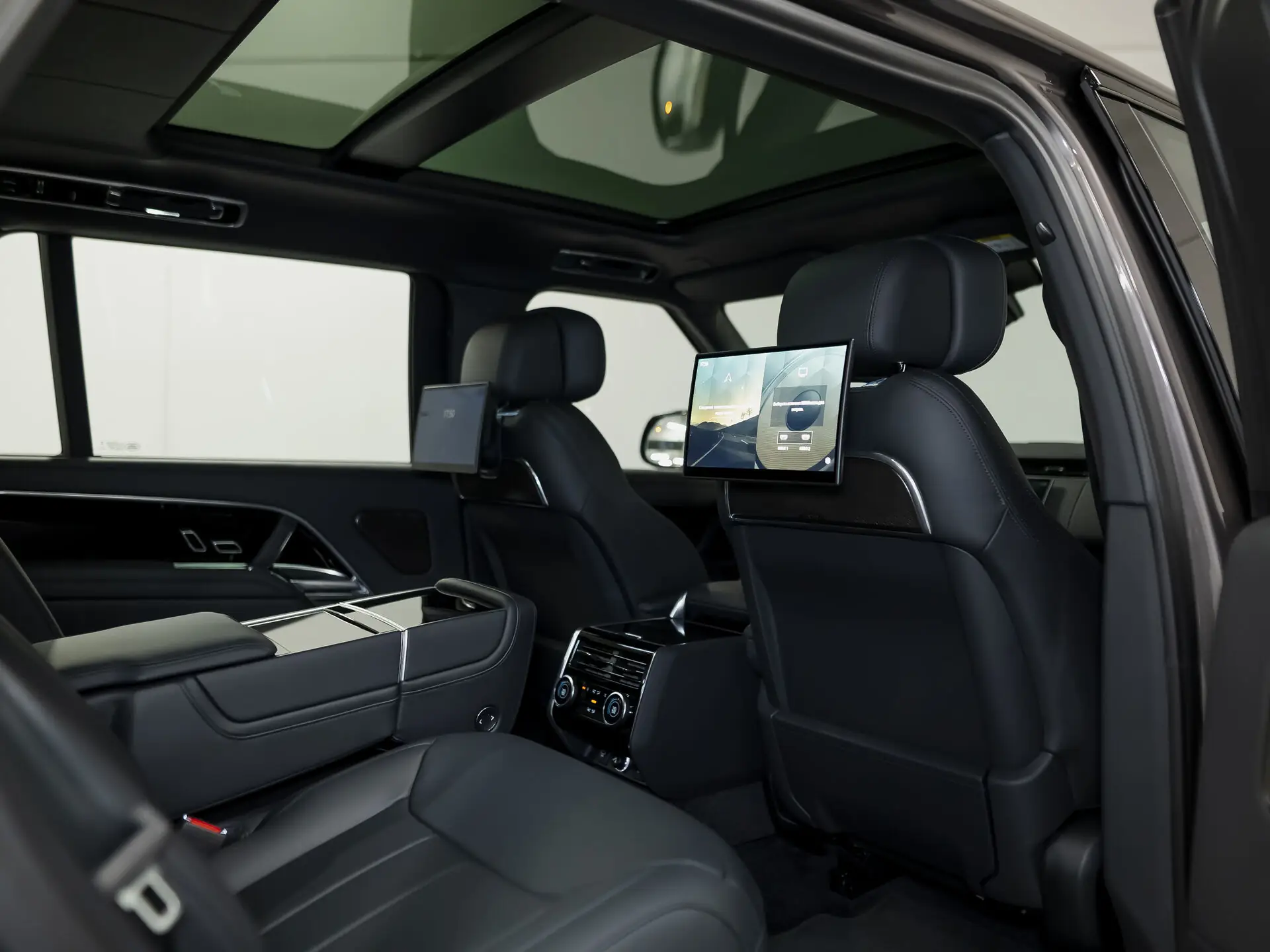 Land Rover Range Rover Long, V, 2025 купить в салоне Million Miles