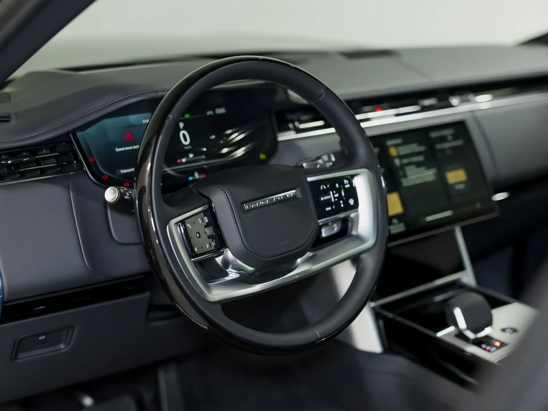 Land Rover Range Rover Long, V, 2025 купить в салоне Million Miles