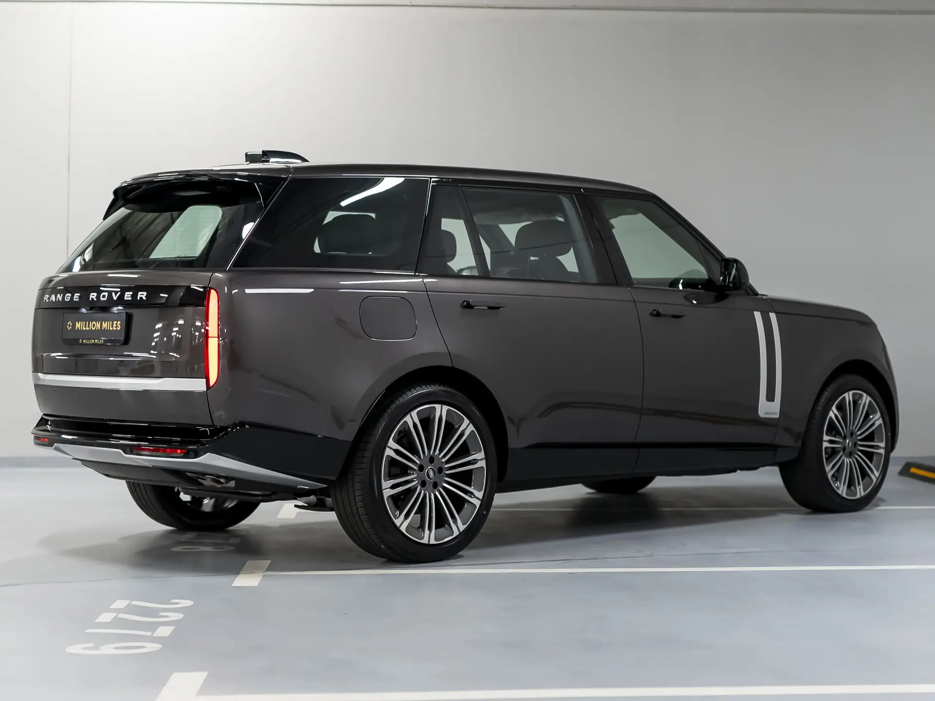 Land Rover Range Rover Long, V, 2025 купить в салоне Million Miles