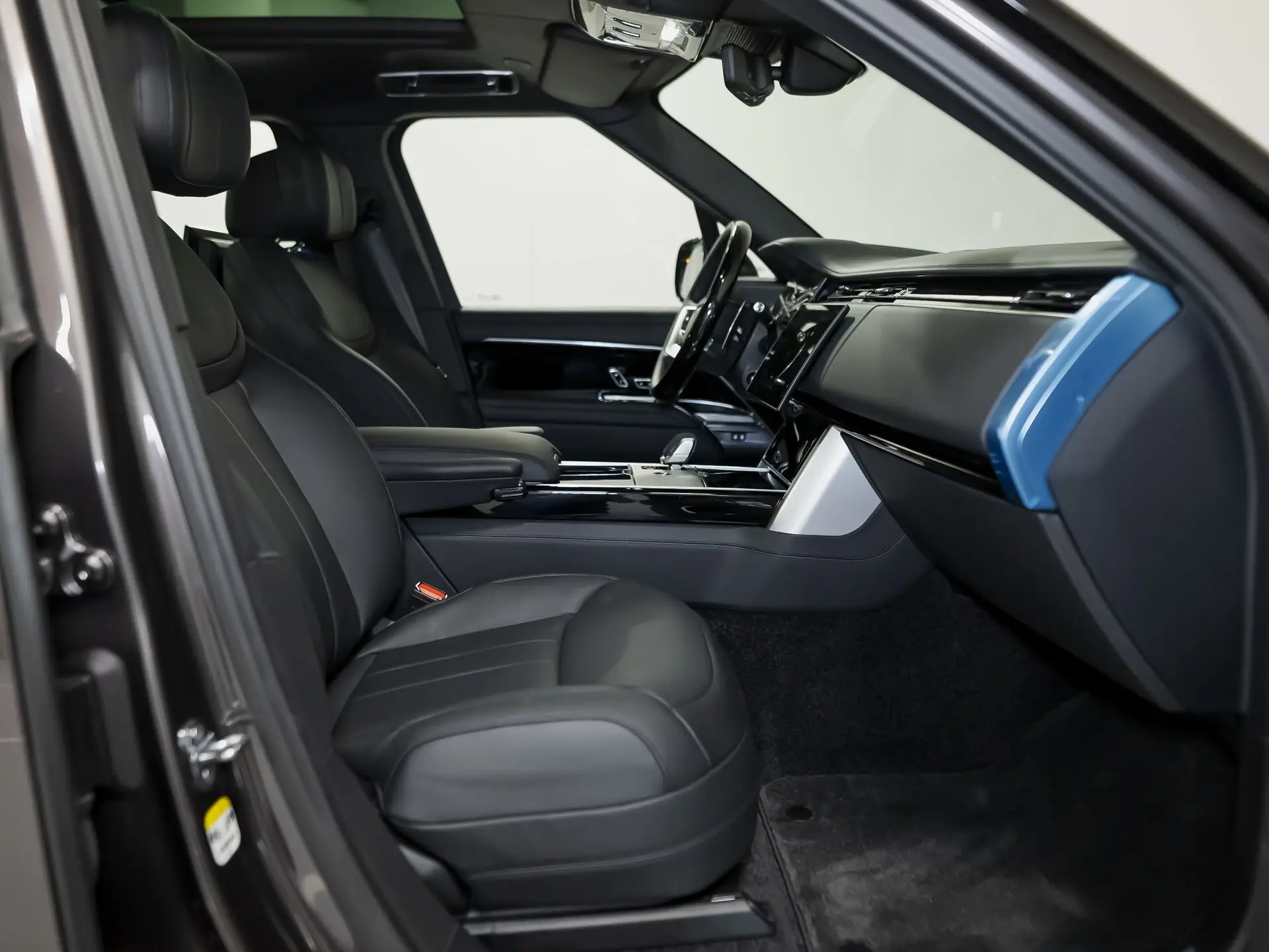 Land Rover Range Rover Long, V, 2025 купить в салоне Million Miles