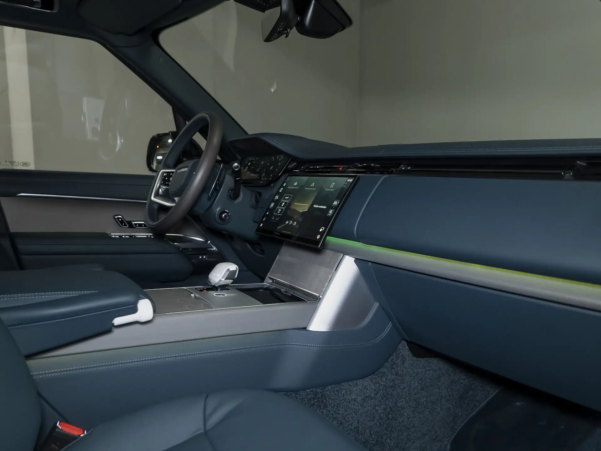 Land Rover Range Rover Long, V, 2025 купить в салоне Million Miles