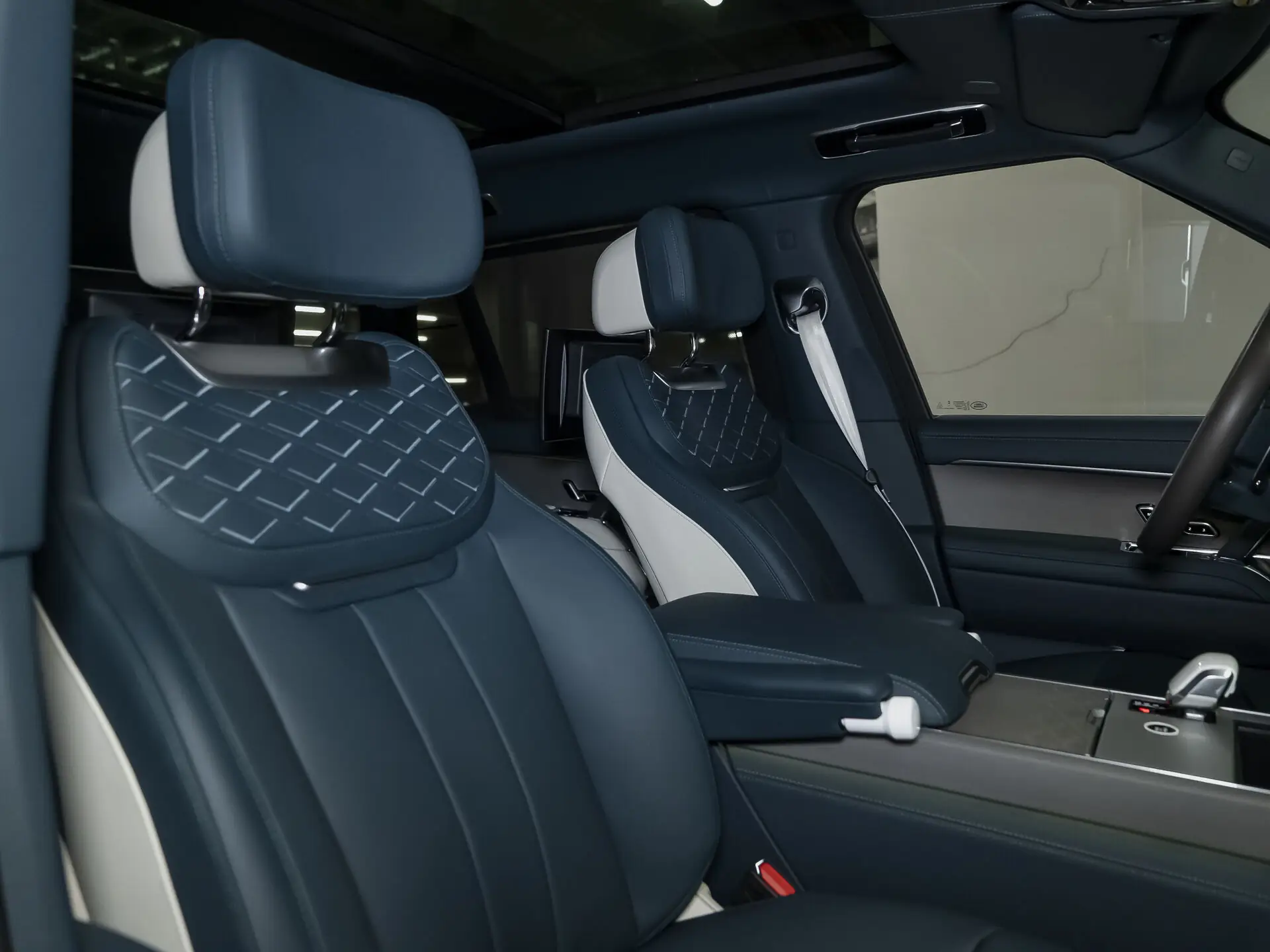 Land Rover Range Rover Long, V, 2025 купить в салоне Million Miles