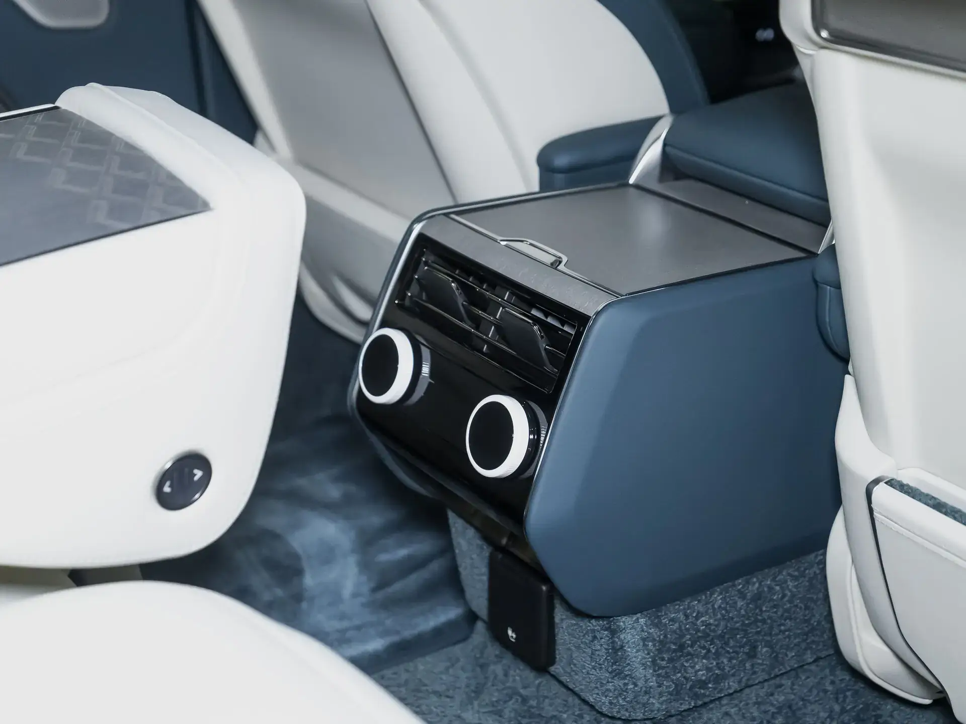 Land Rover Range Rover Long, V, 2025 купить в салоне Million Miles