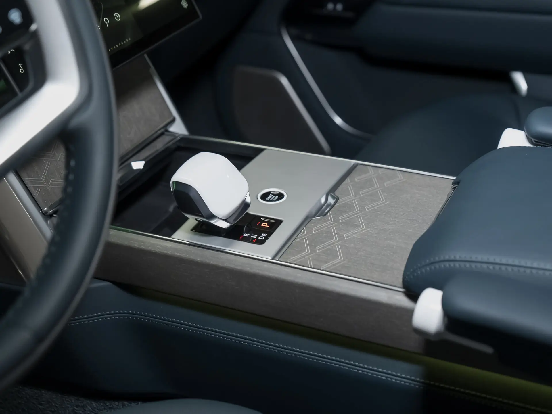 Land Rover Range Rover Long, V, 2025 купить в салоне Million Miles