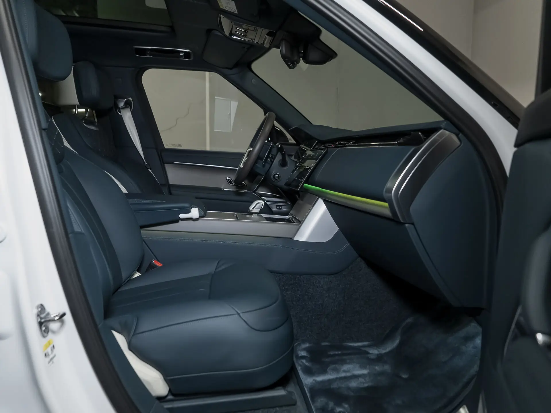 Land Rover Range Rover Long, V, 2025 купить в салоне Million Miles