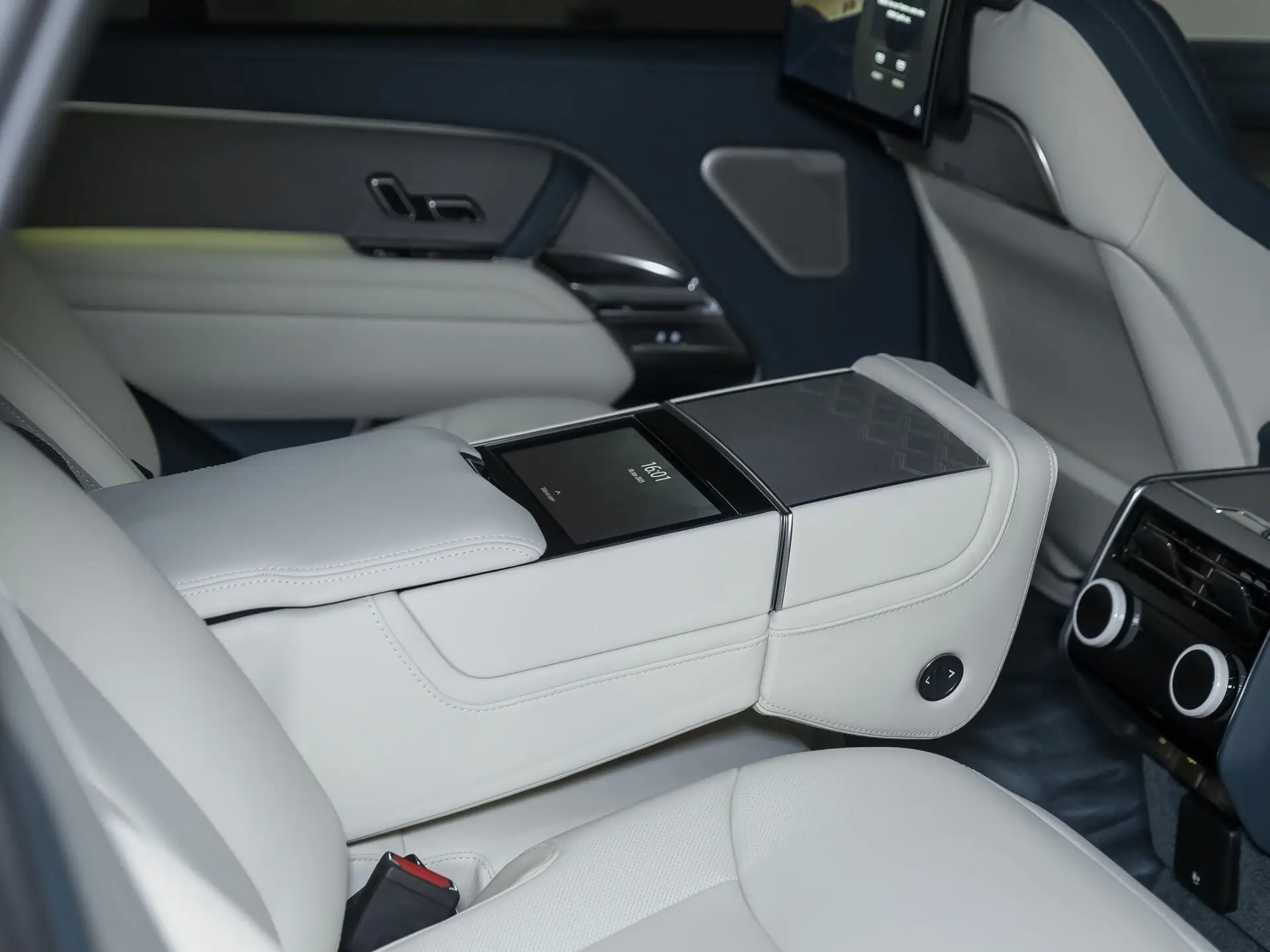 Land Rover Range Rover Long, V, 2025 купить в салоне Million Miles