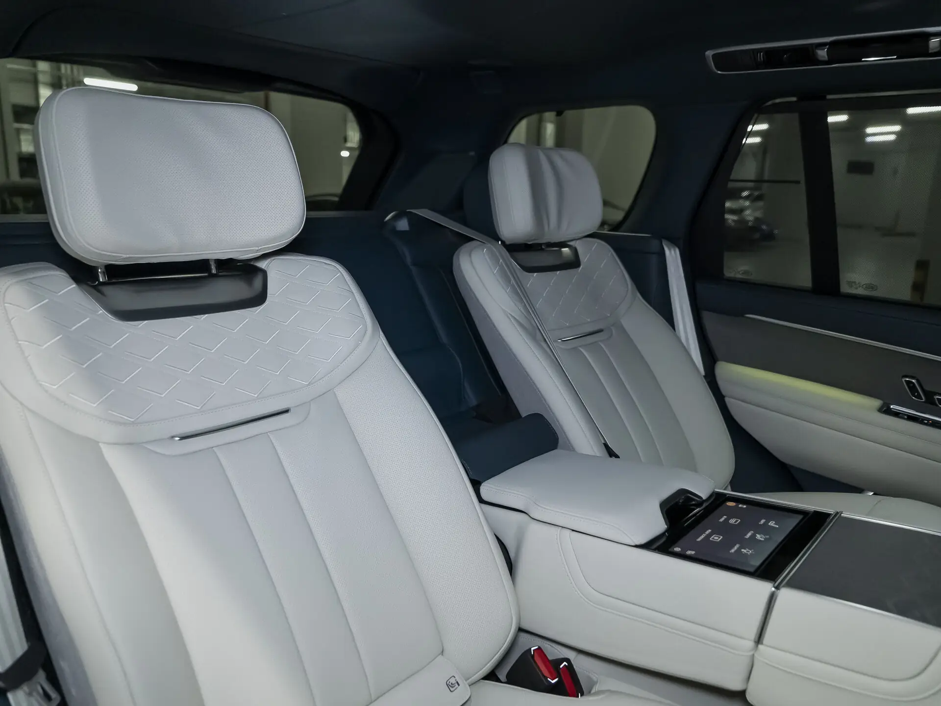 Land Rover Range Rover Long, V, 2025 купить в салоне Million Miles