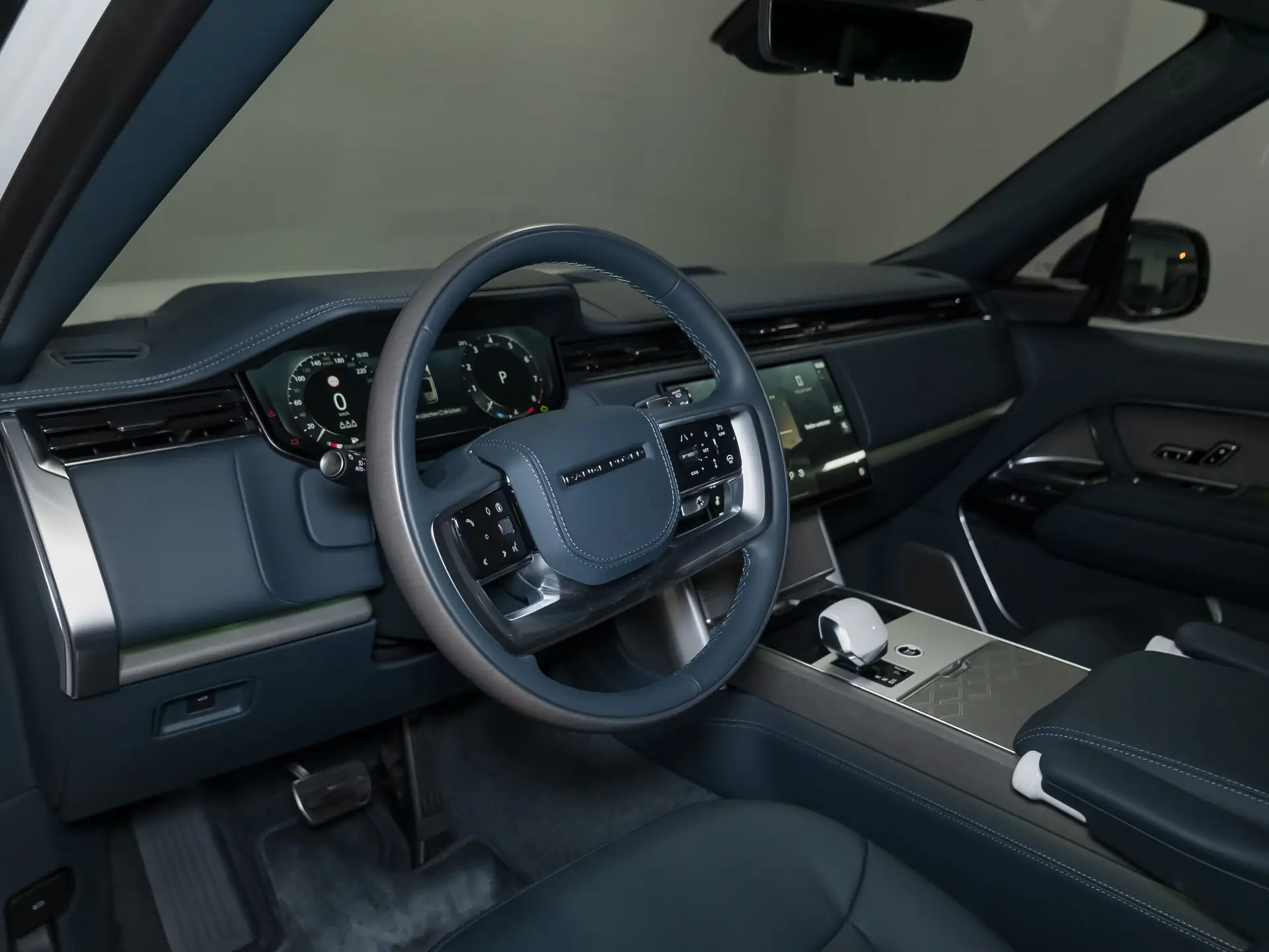 Land Rover Range Rover Long, V, 2025 купить в салоне Million Miles