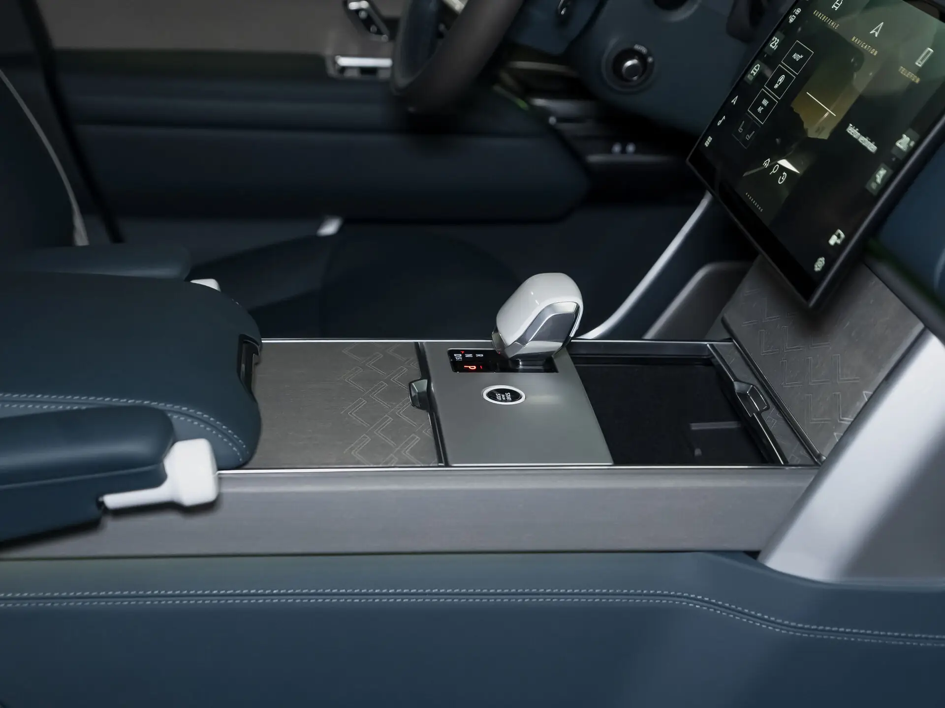 Land Rover Range Rover Long, V, 2025 купить в салоне Million Miles