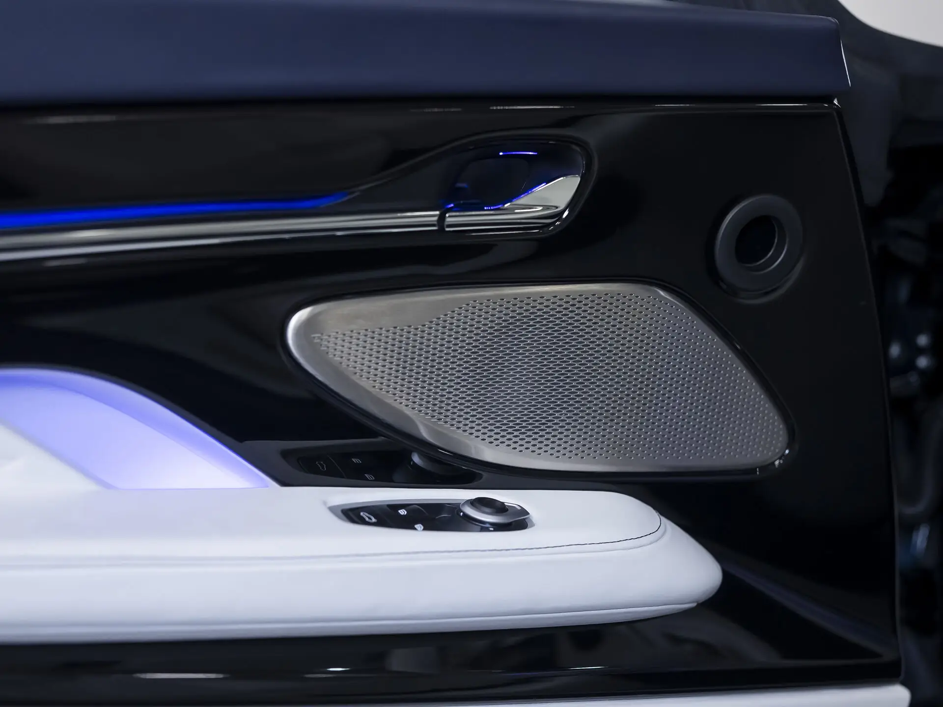 Aston Martin DB12, I, 2024 купить в салоне Million Miles