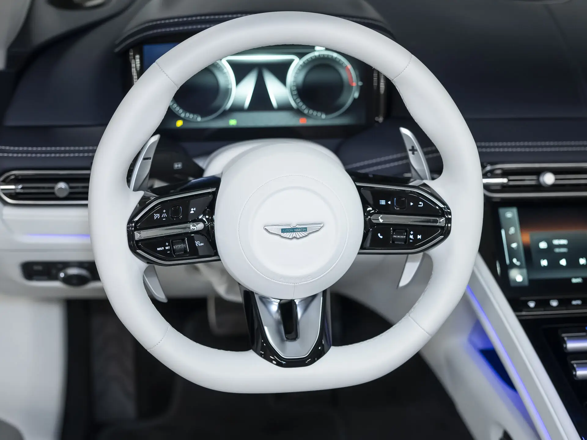 Aston Martin DB12, I, 2024 купить в салоне Million Miles