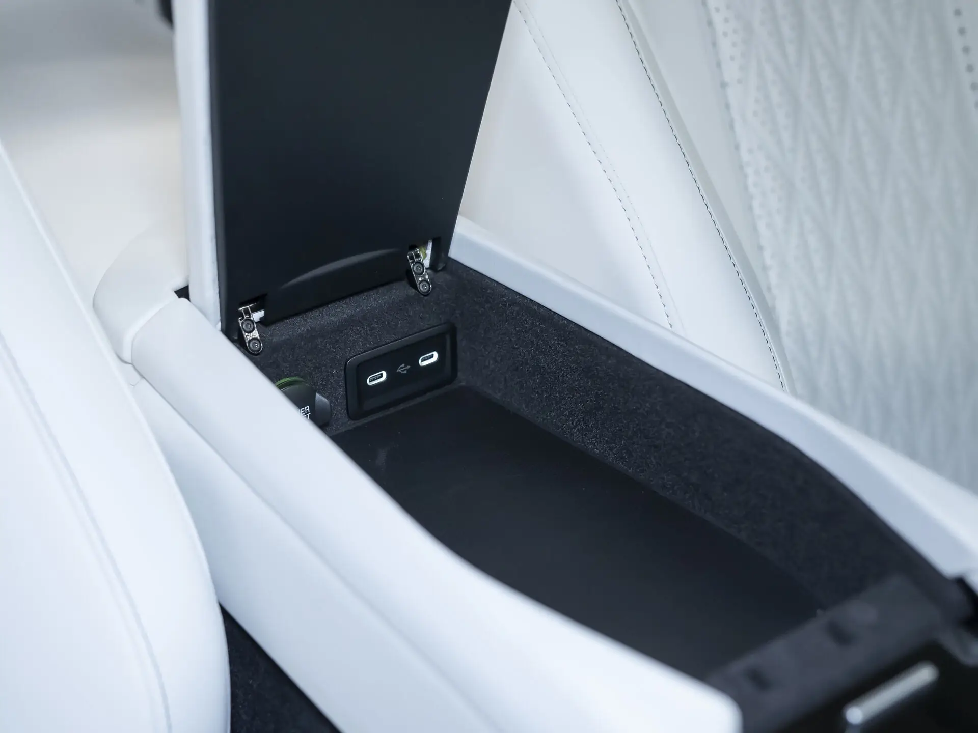 Aston Martin DB12, I, 2024 купить в салоне Million Miles