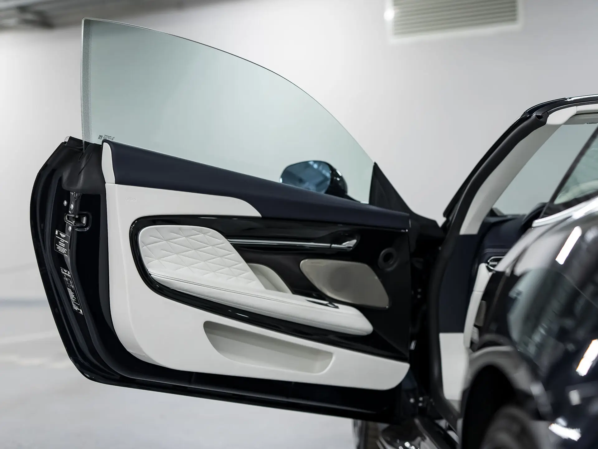 Aston Martin DB12, I, 2024 купить в салоне Million Miles