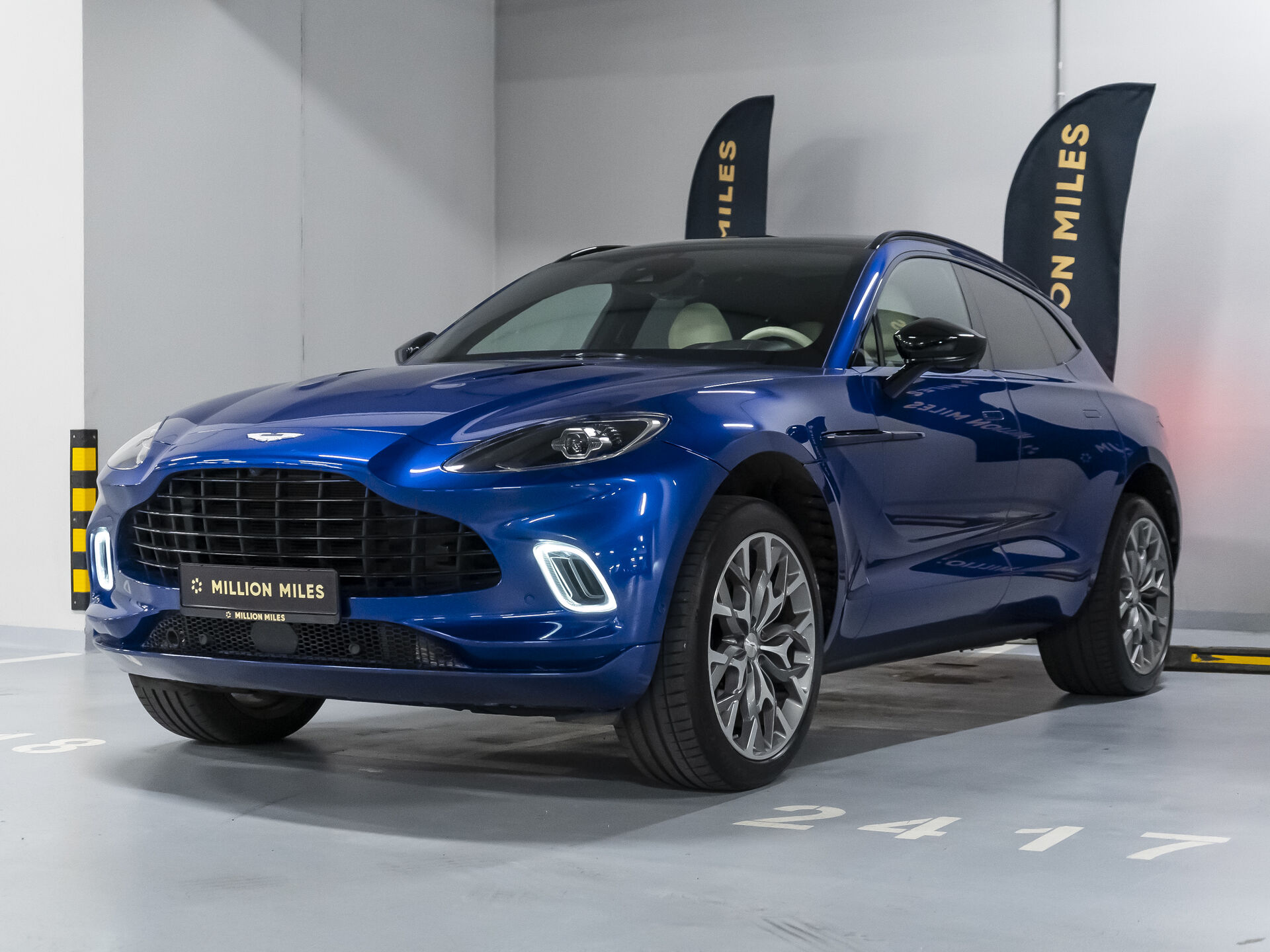 Aston Martin, DBX, I, 2021