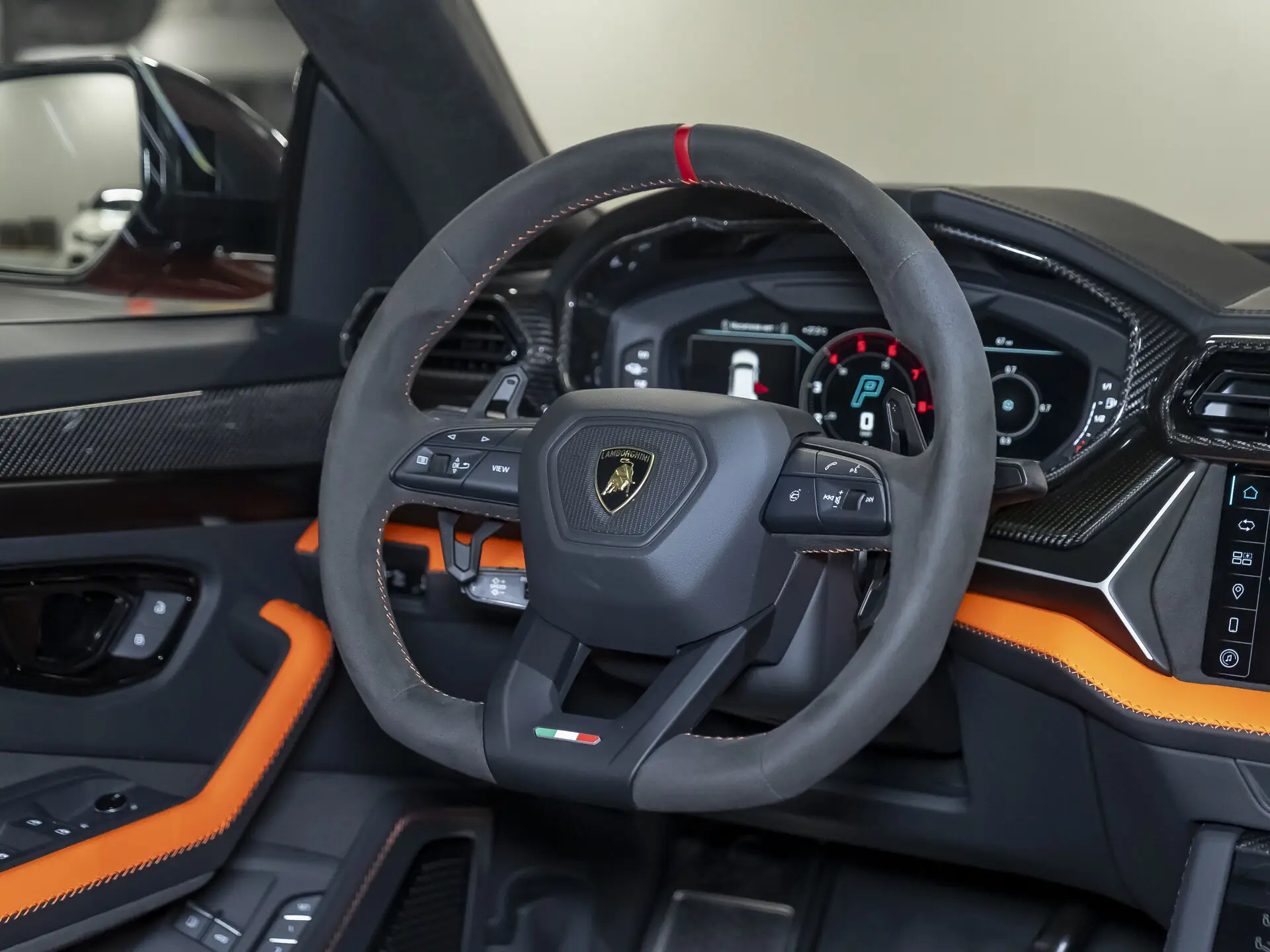 Lamborghini Urus, I Рестайлинг, 2025 купить в салоне Million Miles