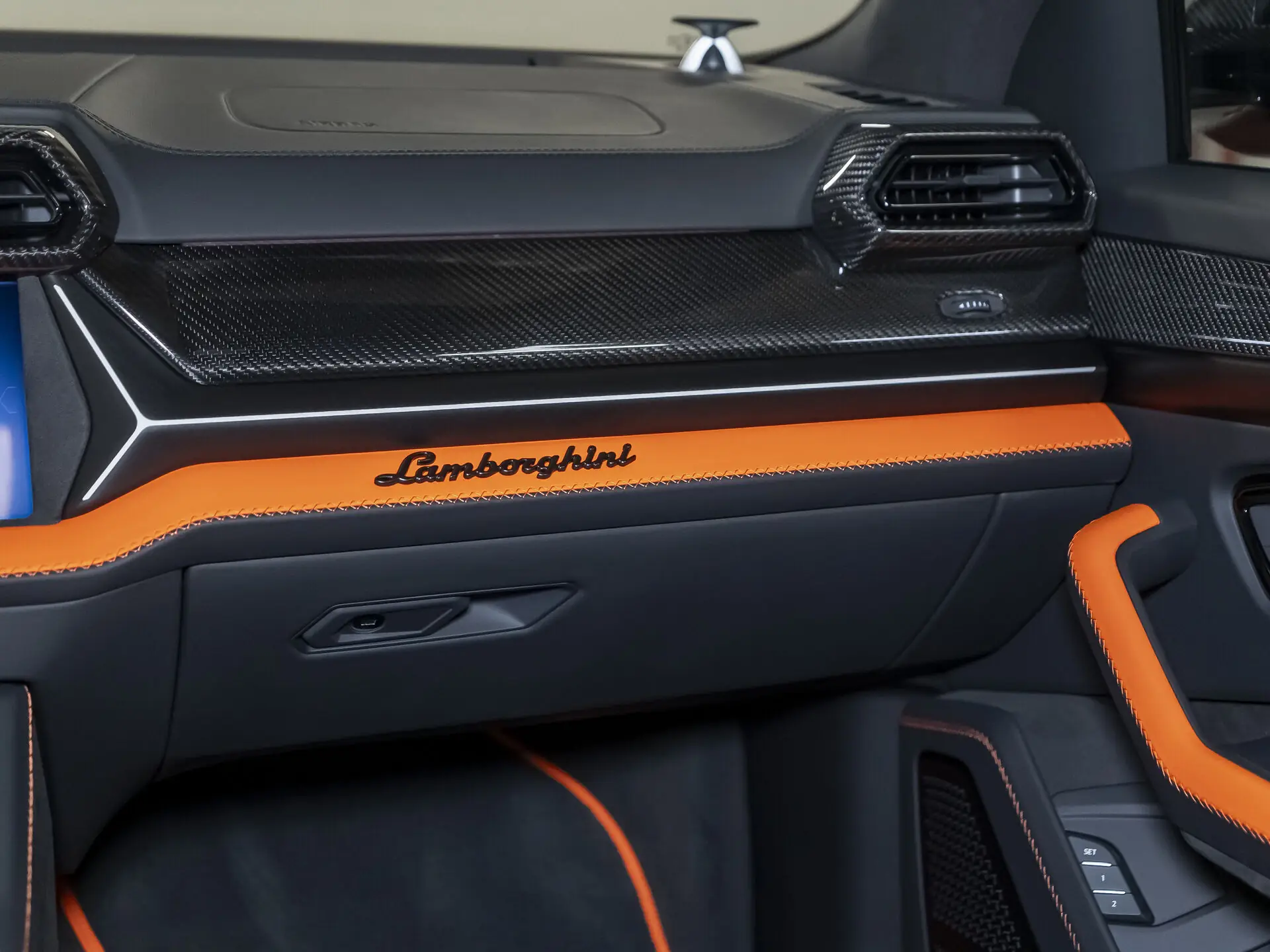 Lamborghini Urus, I Рестайлинг, 2025 купить в салоне Million Miles