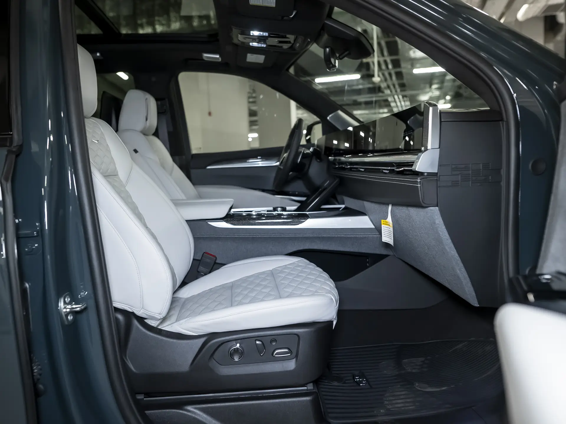 Cadillac Escalade-V, I Рестайлинг, 2024 купить в салоне Million Miles