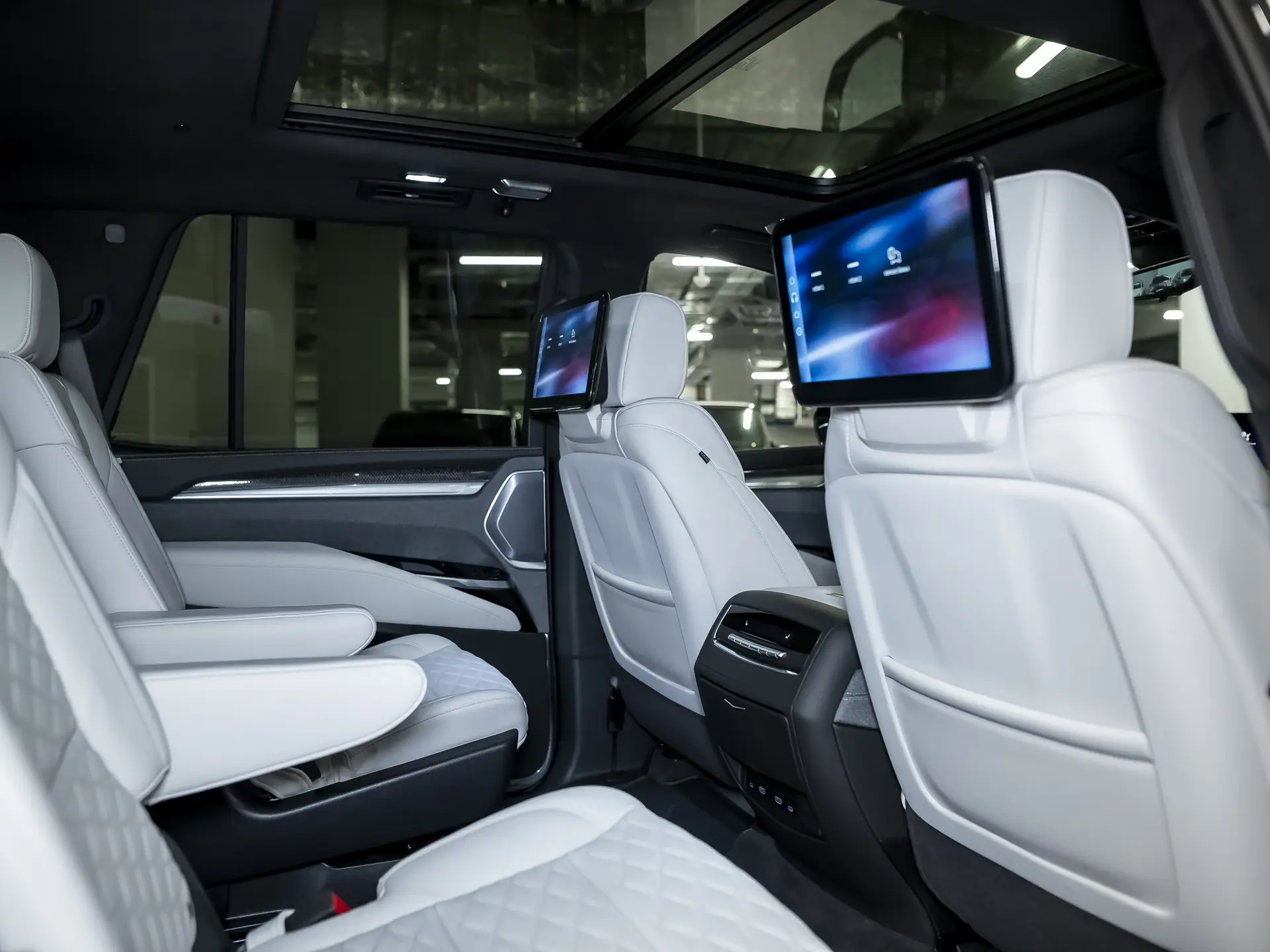 Cadillac Escalade-V, I Рестайлинг, 2024 купить в салоне Million Miles