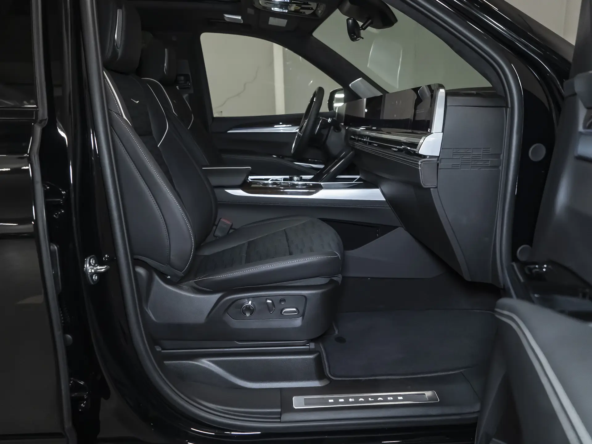 Cadillac Escalade ESV, V Рестайлинг, 2025 купить в салоне Million Miles