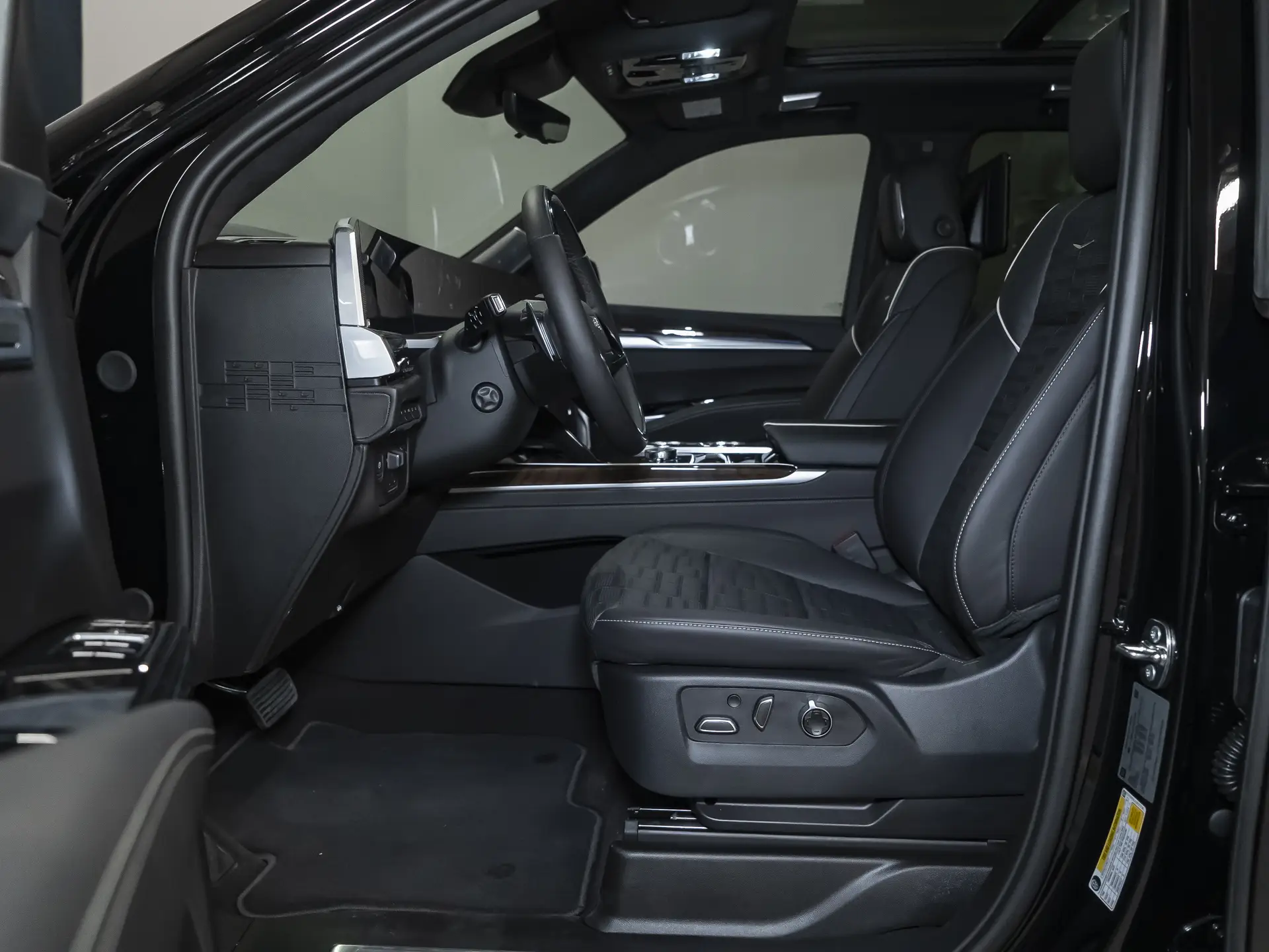 Cadillac Escalade ESV, V Рестайлинг, 2025 купить в салоне Million Miles