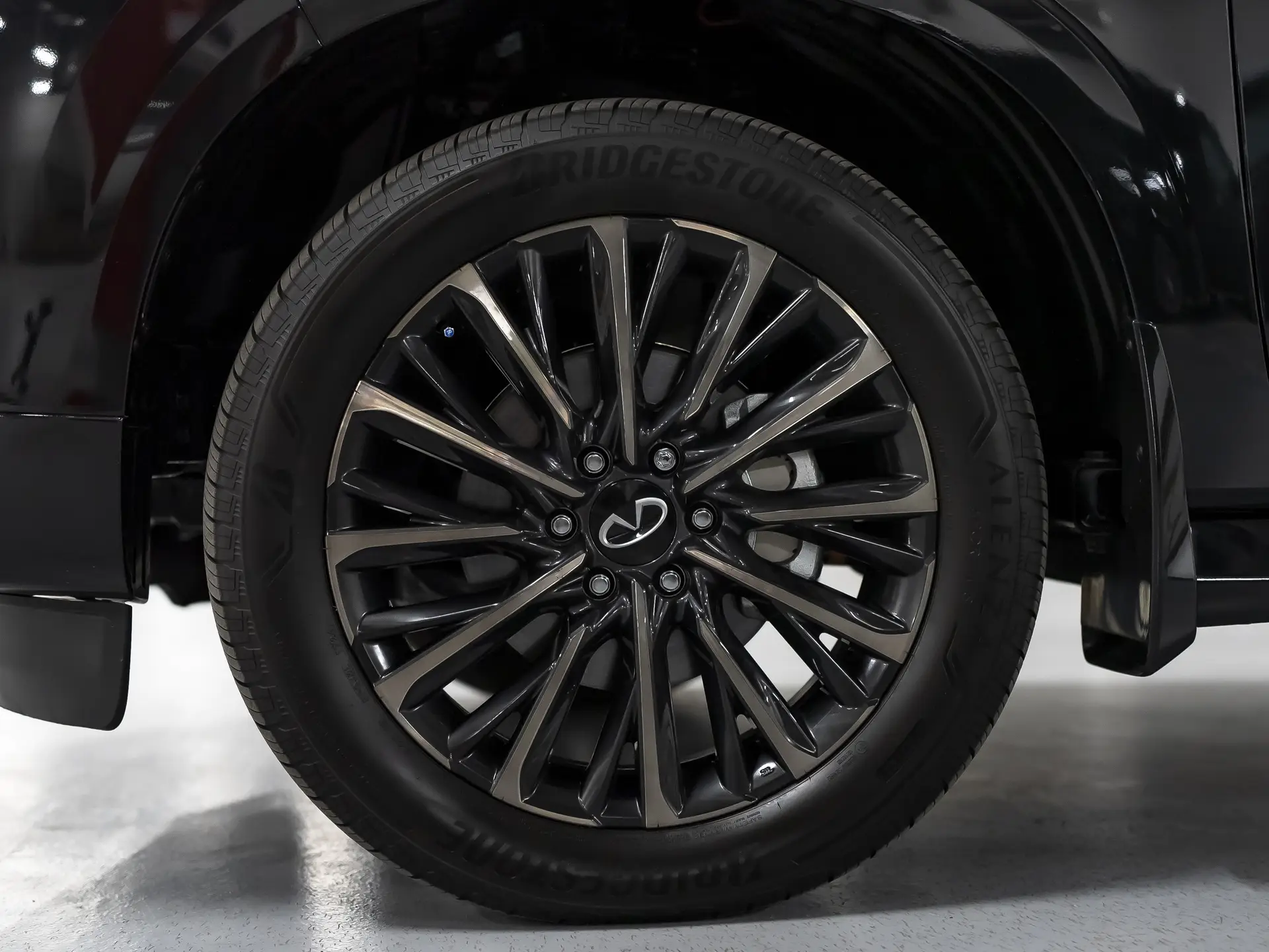 Infiniti QX80, II, 2025 купить в салоне Million Miles