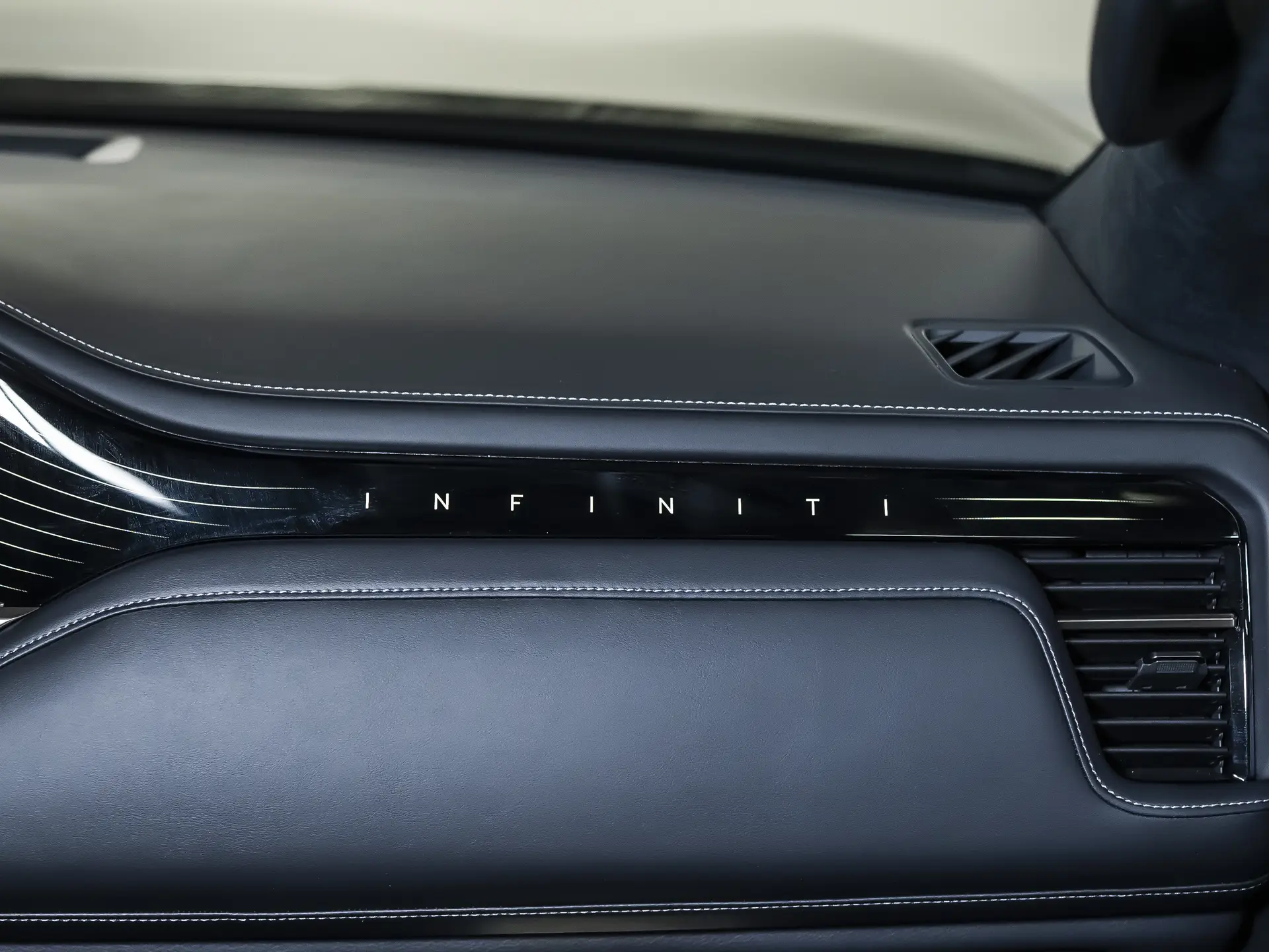 Infiniti QX80, II, 2025 купить в салоне Million Miles