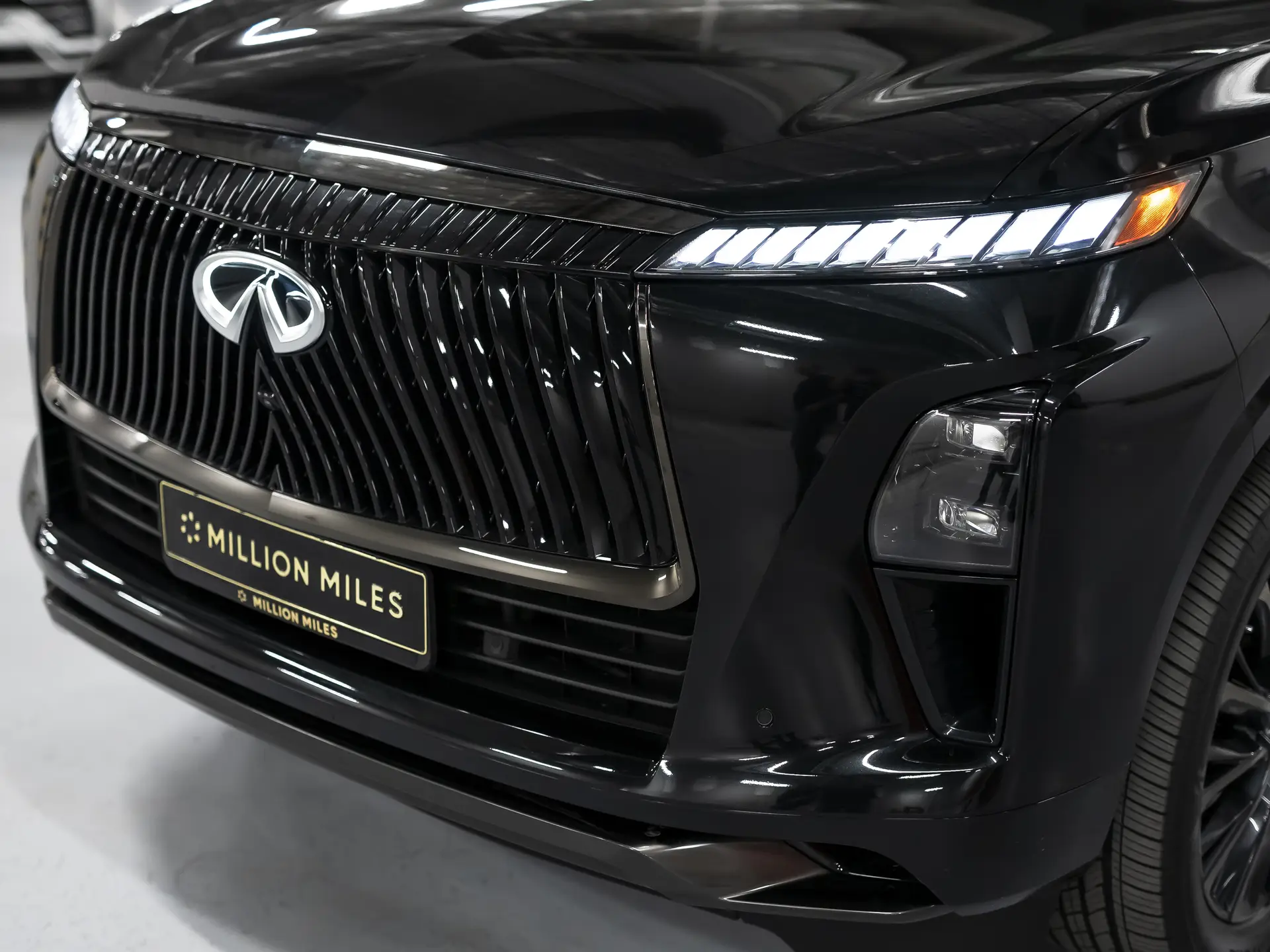 Infiniti QX80, II, 2025 купить в салоне Million Miles