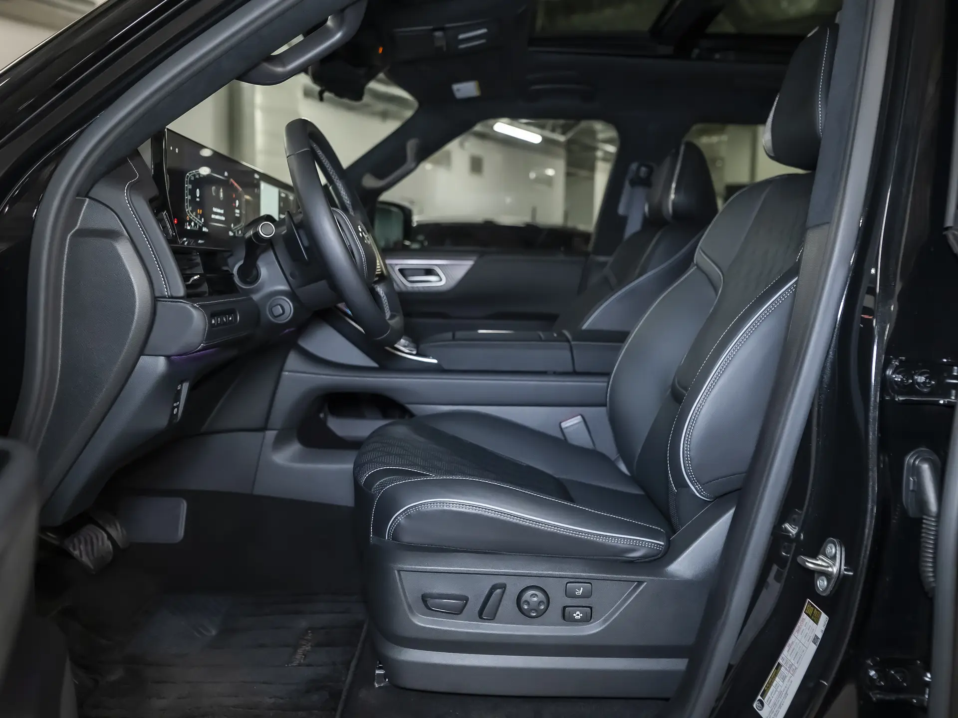 Infiniti QX80, II, 2025 купить в салоне Million Miles