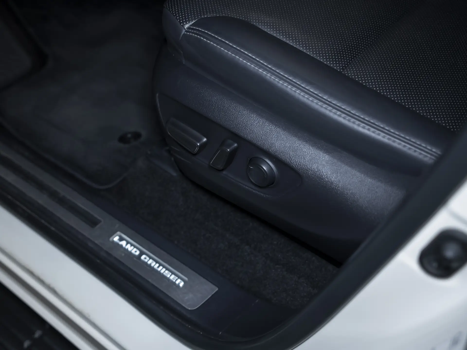 Toyota Land Cruiser, 300 Series, 2022 купить в салоне Million Miles