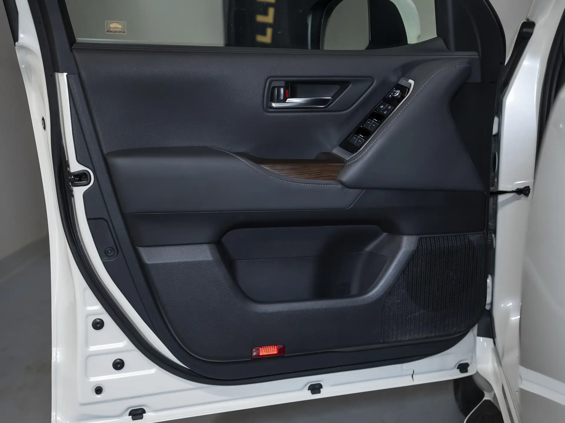 Toyota Land Cruiser, 300 Series, 2022 купить в салоне Million Miles