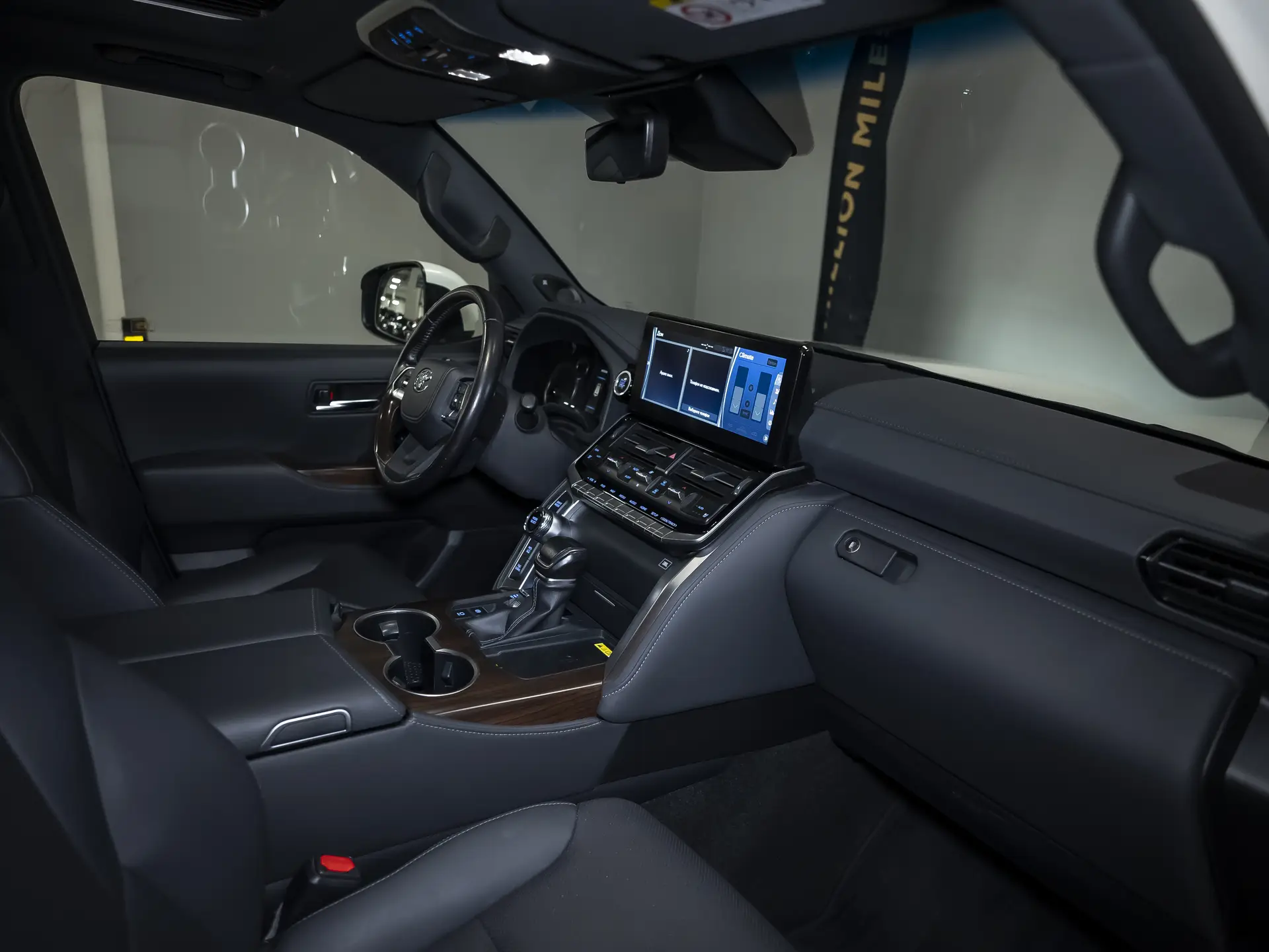 Toyota Land Cruiser, 300 Series, 2022 купить в салоне Million Miles