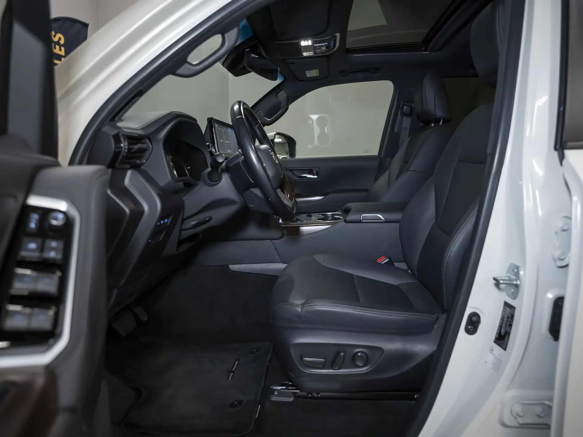 Toyota Land Cruiser, 300 Series, 2022 купить в салоне Million Miles