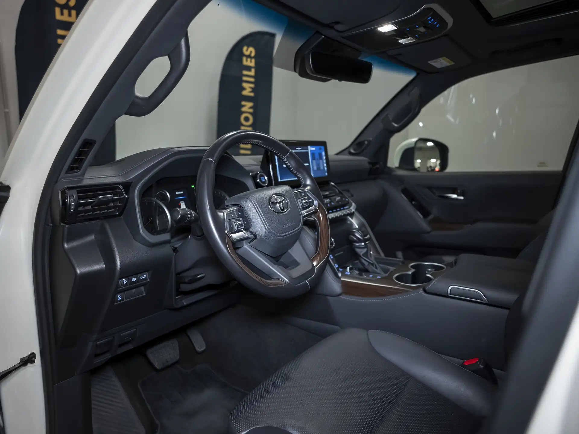 Toyota Land Cruiser, 300 Series, 2022 купить в салоне Million Miles