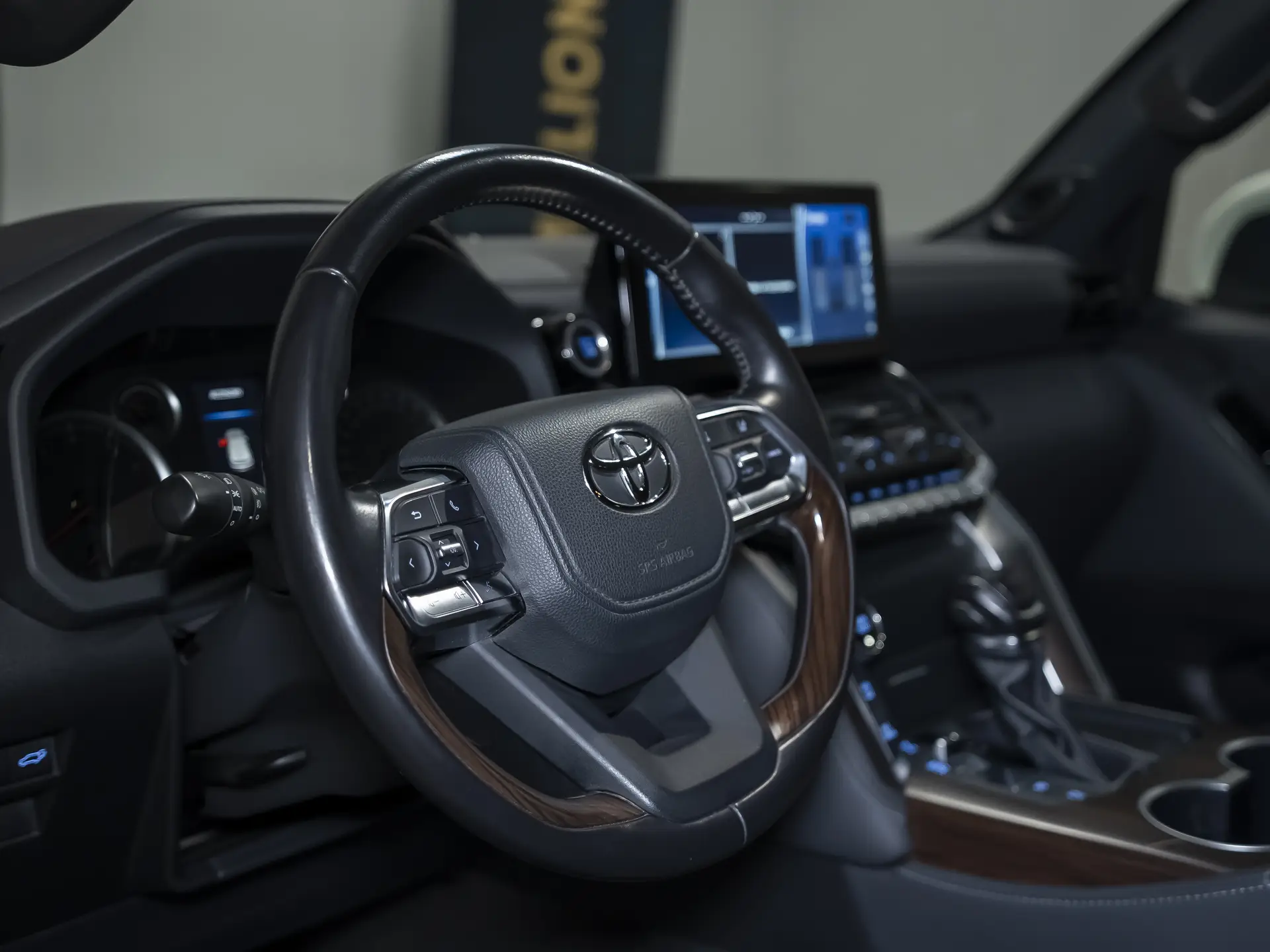 Toyota Land Cruiser, 300 Series, 2022 купить в салоне Million Miles