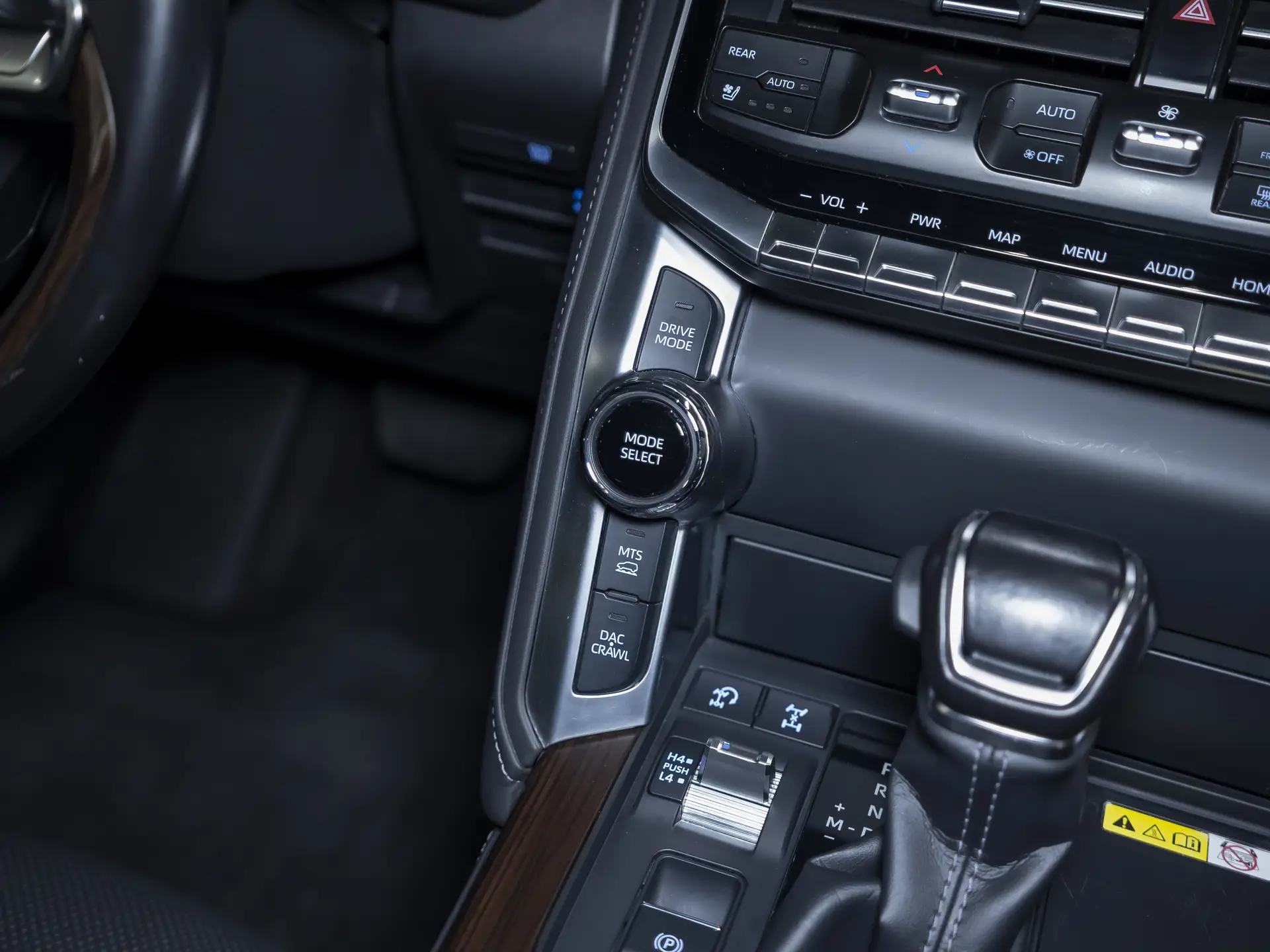 Toyota Land Cruiser, 300 Series, 2022 купить в салоне Million Miles