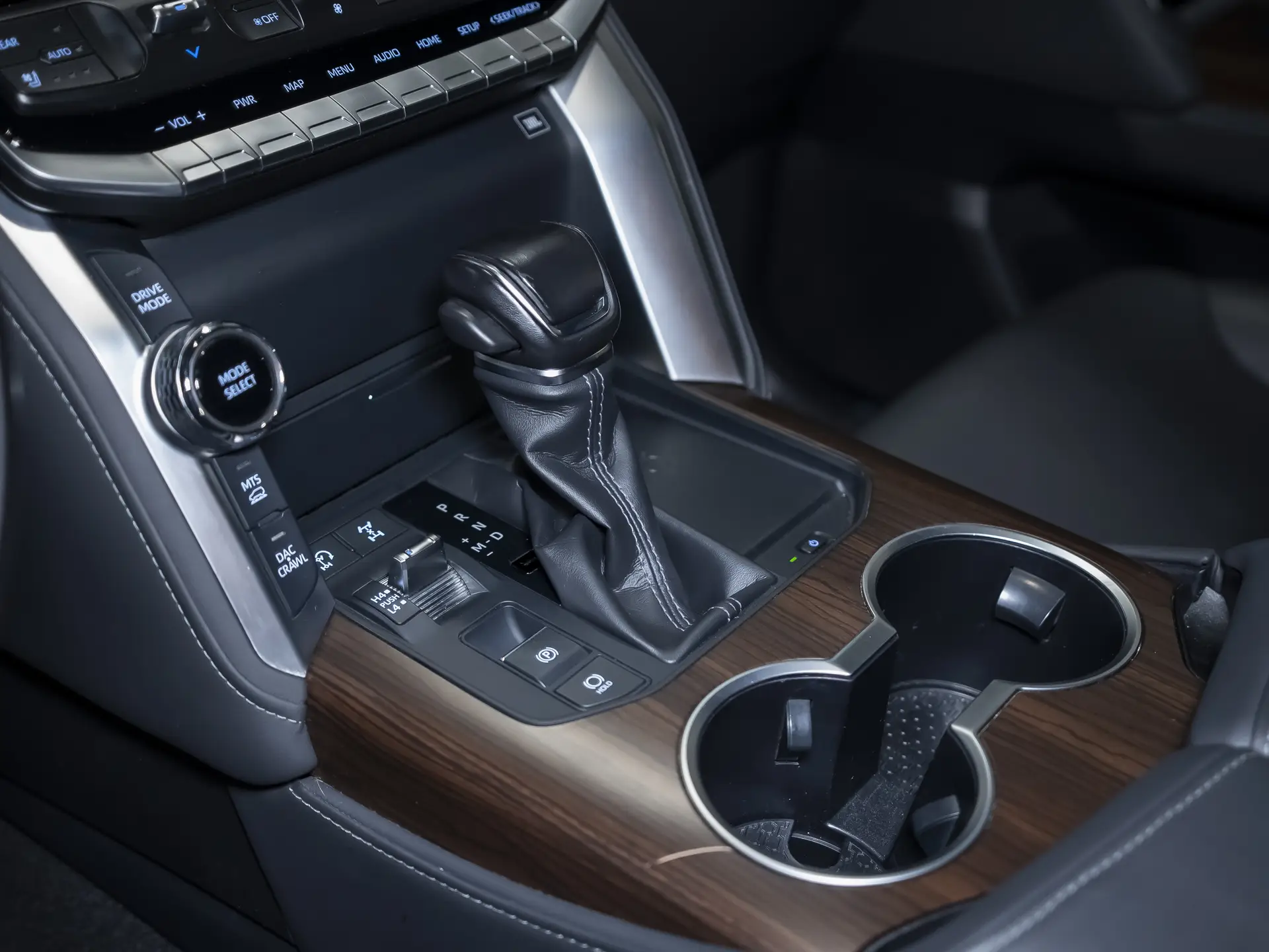 Toyota Land Cruiser, 300 Series, 2022 купить в салоне Million Miles