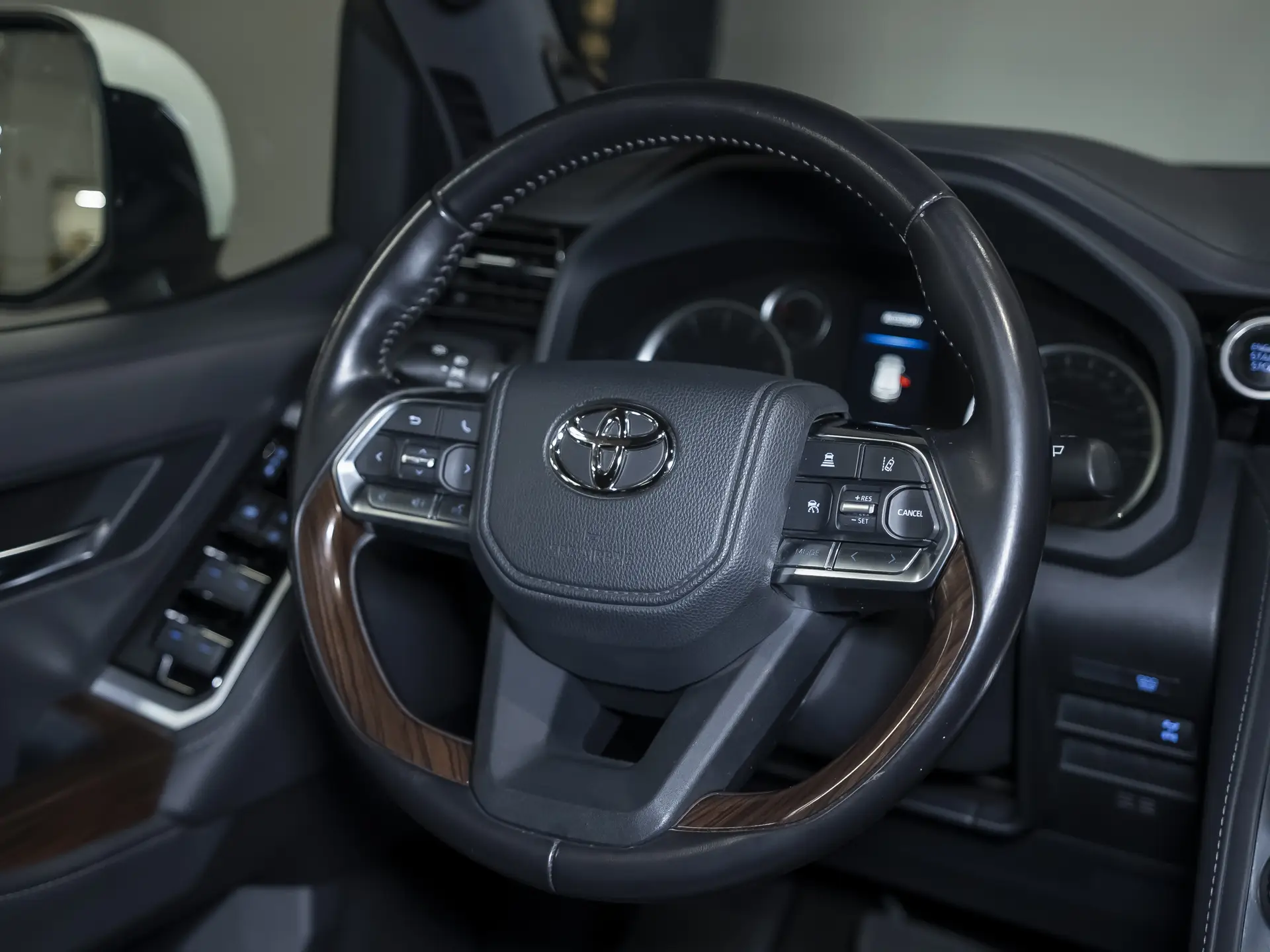 Toyota Land Cruiser, 300 Series, 2022 купить в салоне Million Miles