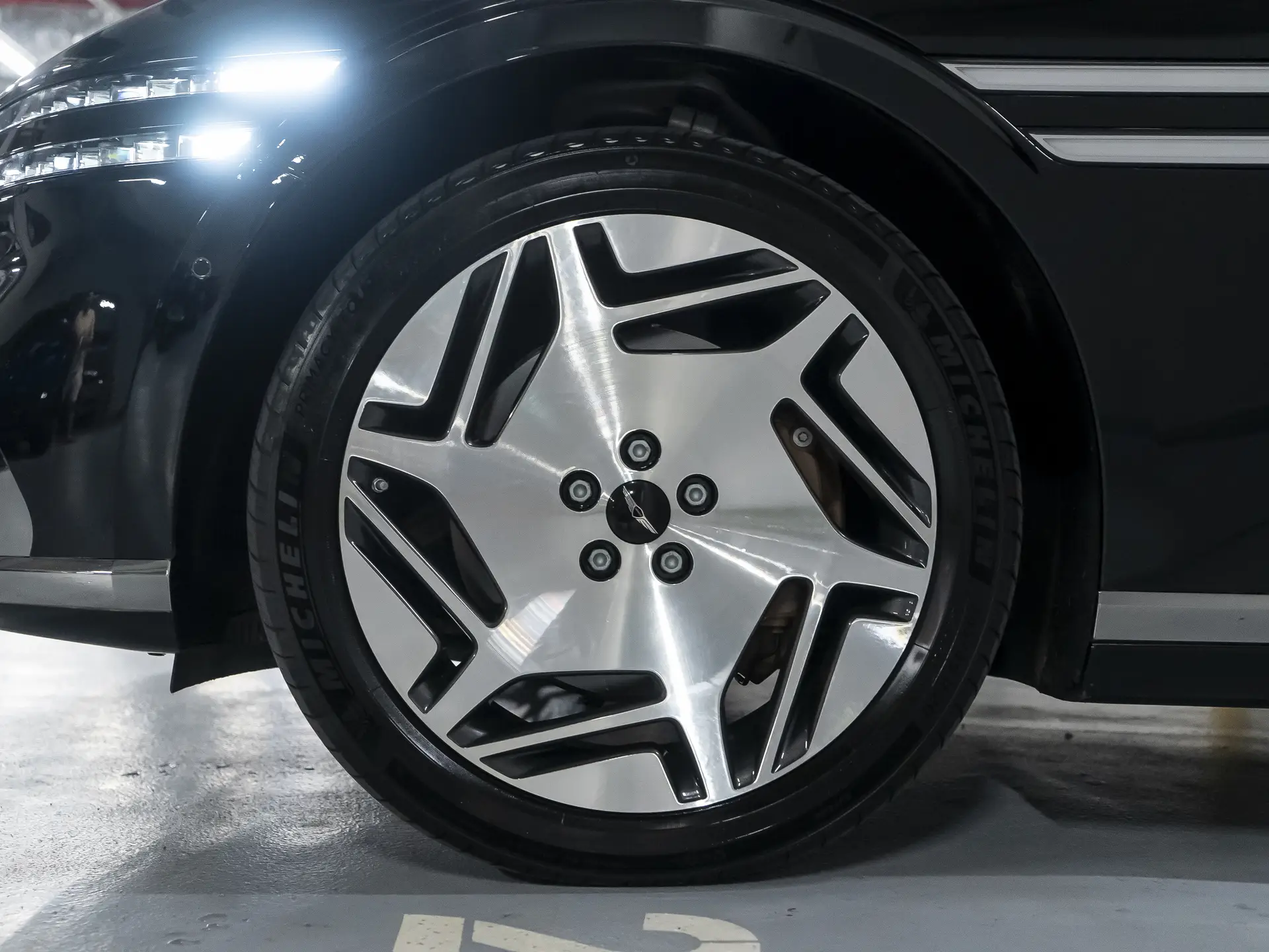 Genesis G90, II, 2023 купить в салоне Million Miles