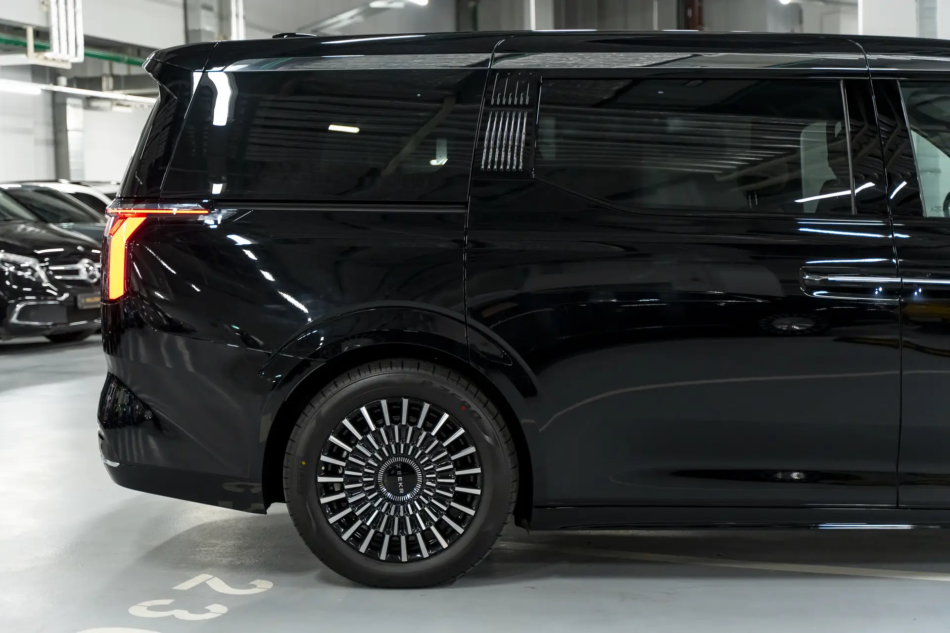 Zeekr 009, I Рестайлинг, 2025 купить в салоне Million Miles