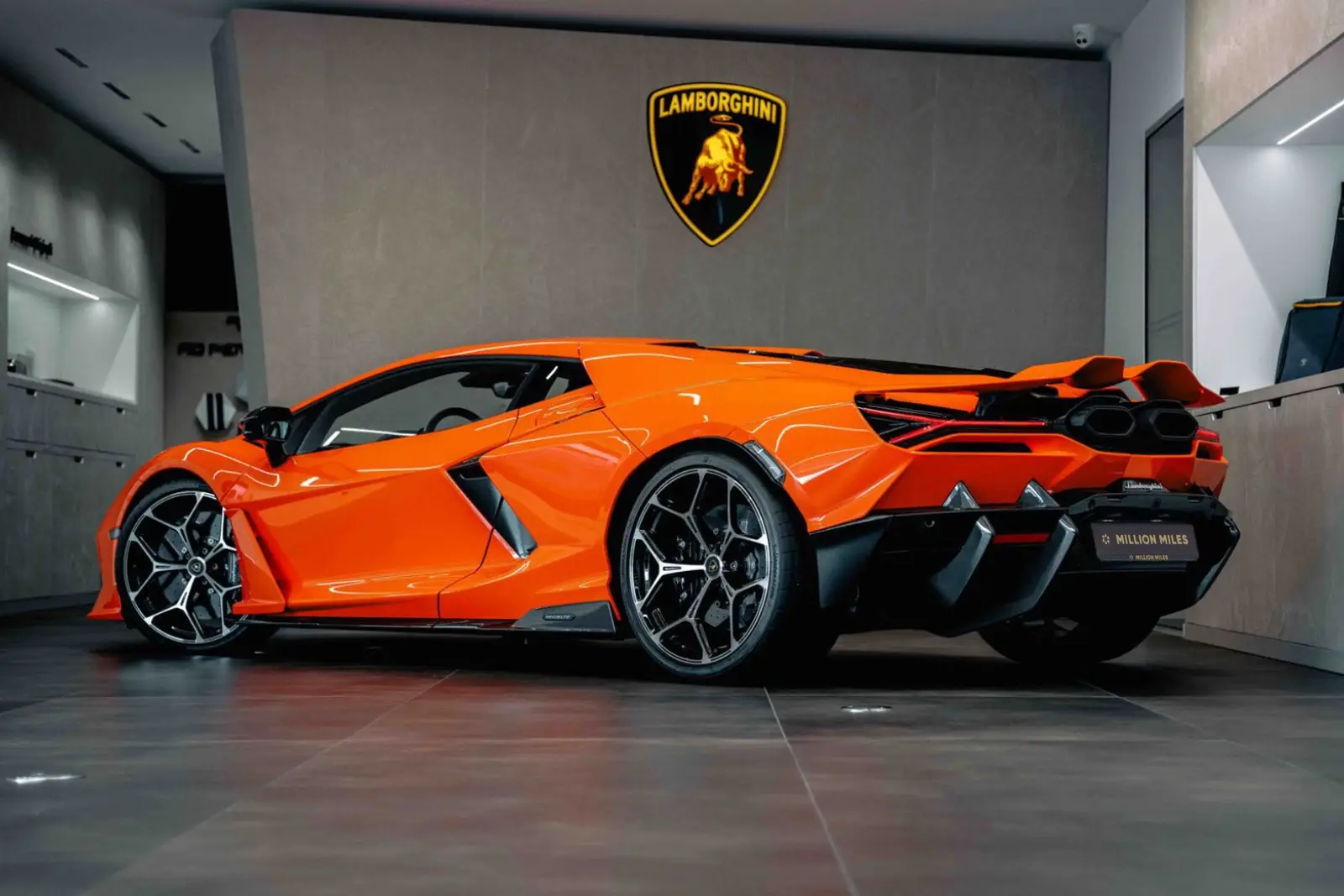 Lamborghini Revuelto, I, 2025 купить в салоне Million Miles