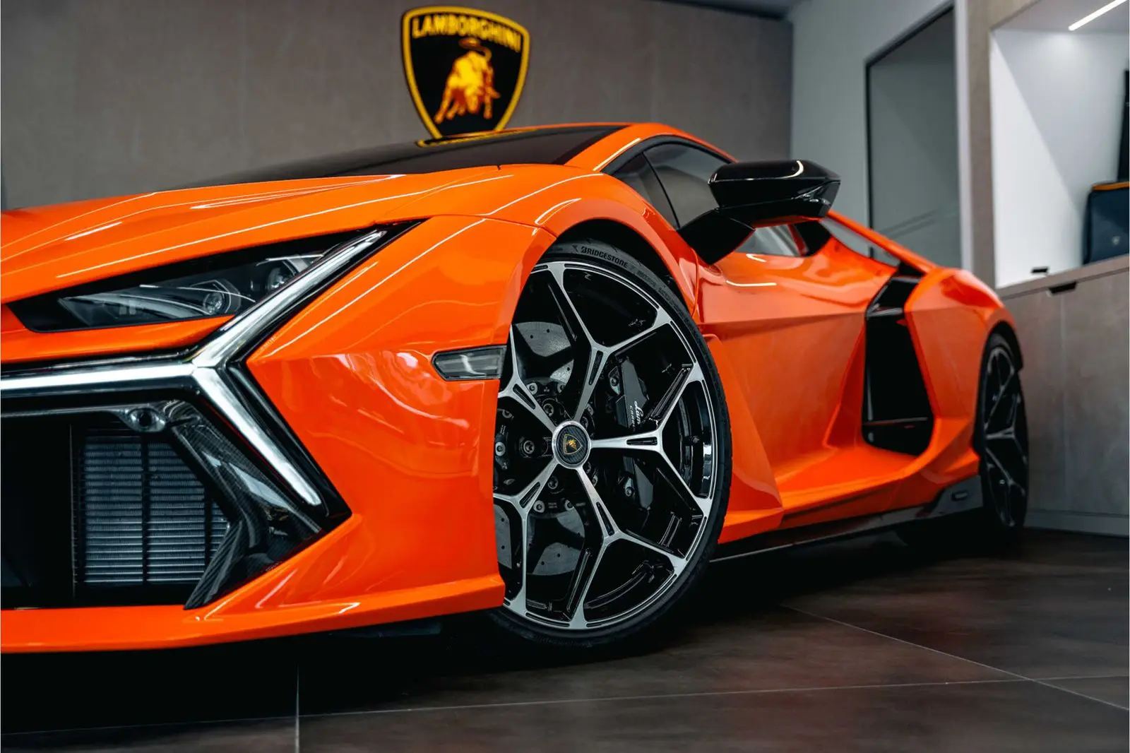 Lamborghini Revuelto, I, 2025 купить в салоне Million Miles
